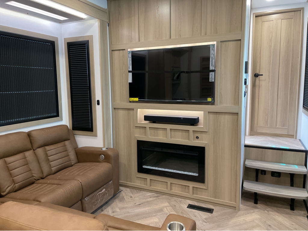 2026 Keystone Raptor 433, $ 125,995