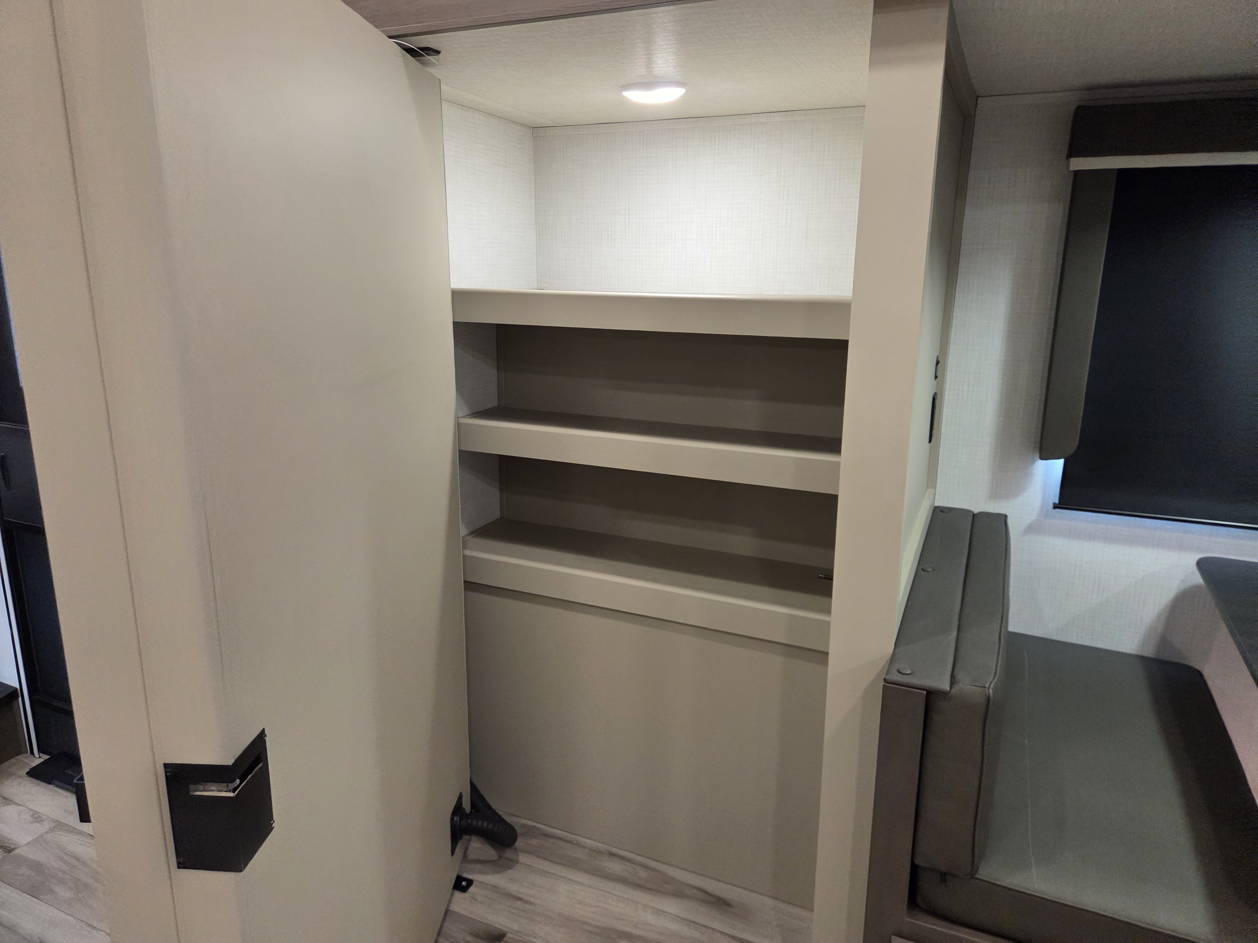 2027 Keystone Cougar Half-Ton (Fifth Wheel) 26RKE, $ 56,389