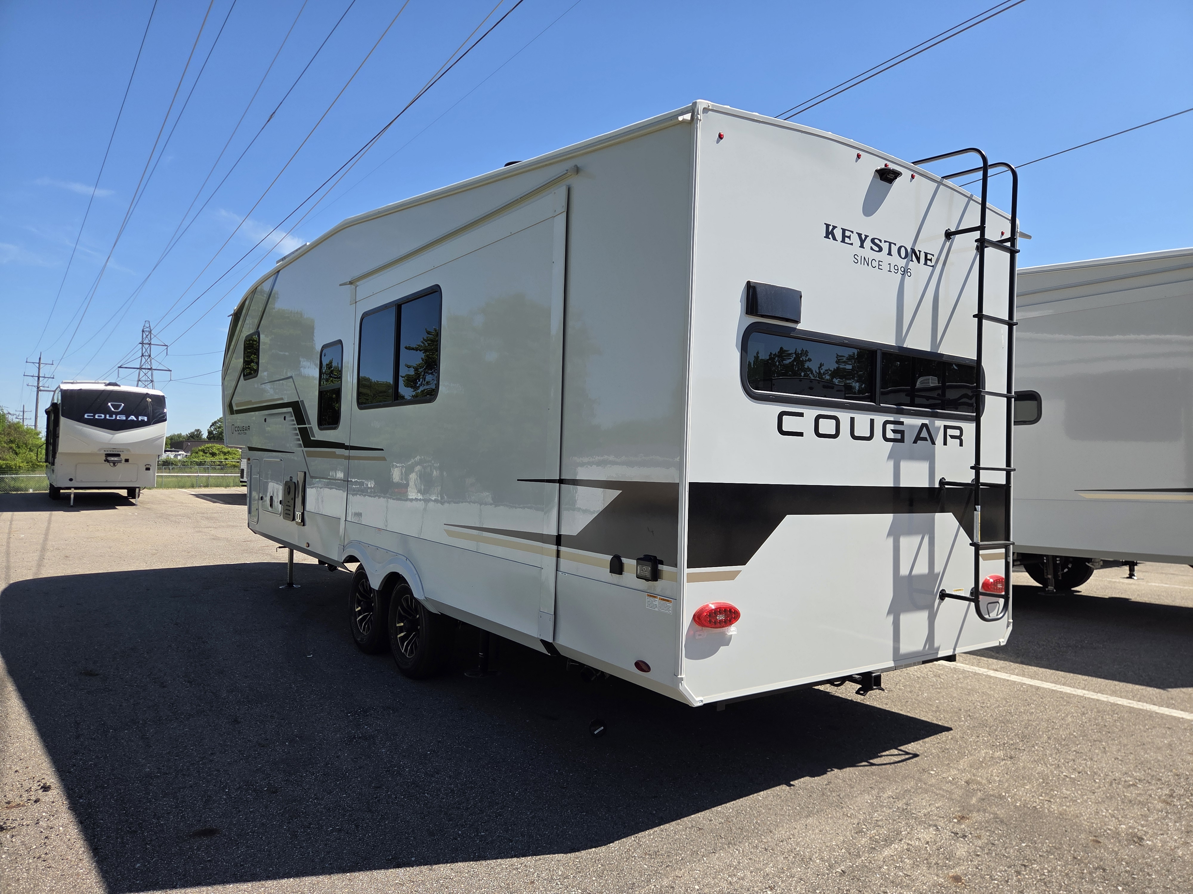 2027 Keystone Cougar Half-Ton (Fifth Wheel) 26RKE, $ 56,389