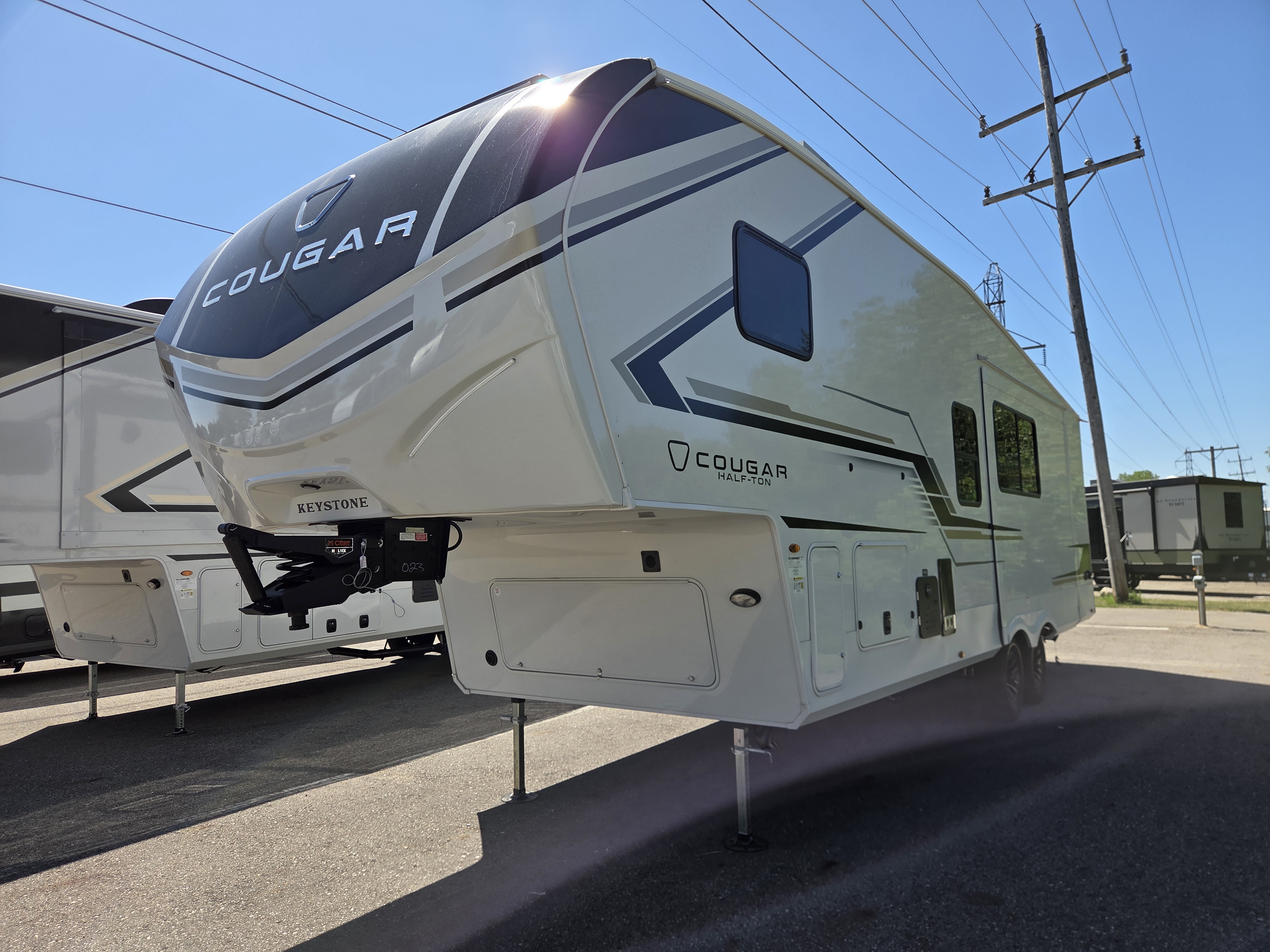 2027 Keystone Cougar Half-Ton (Fifth Wheel) 26RKE, $ 56,389