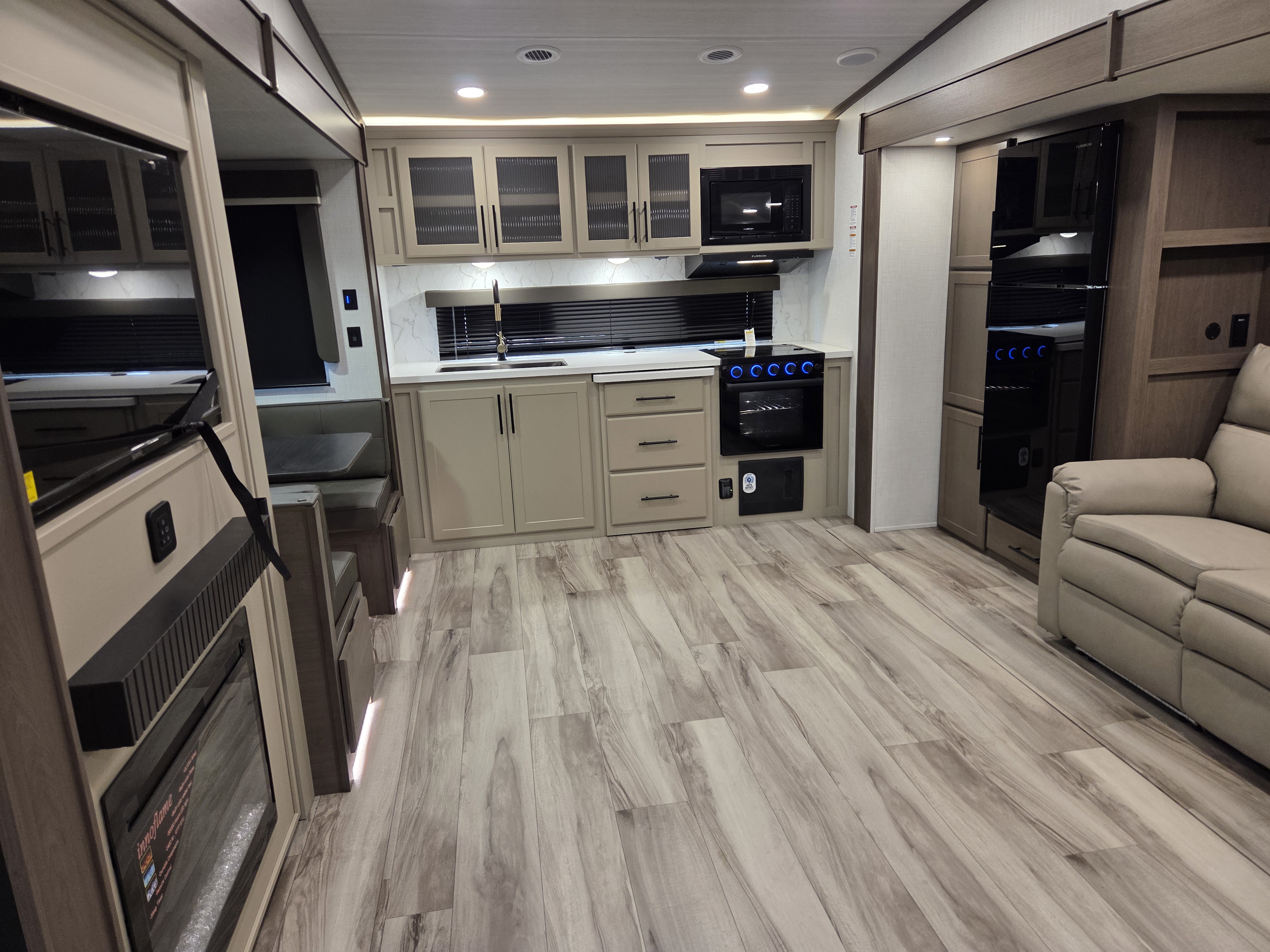 2027 Keystone Cougar Half-Ton (Fifth Wheel) 26RKE, $ 56,389