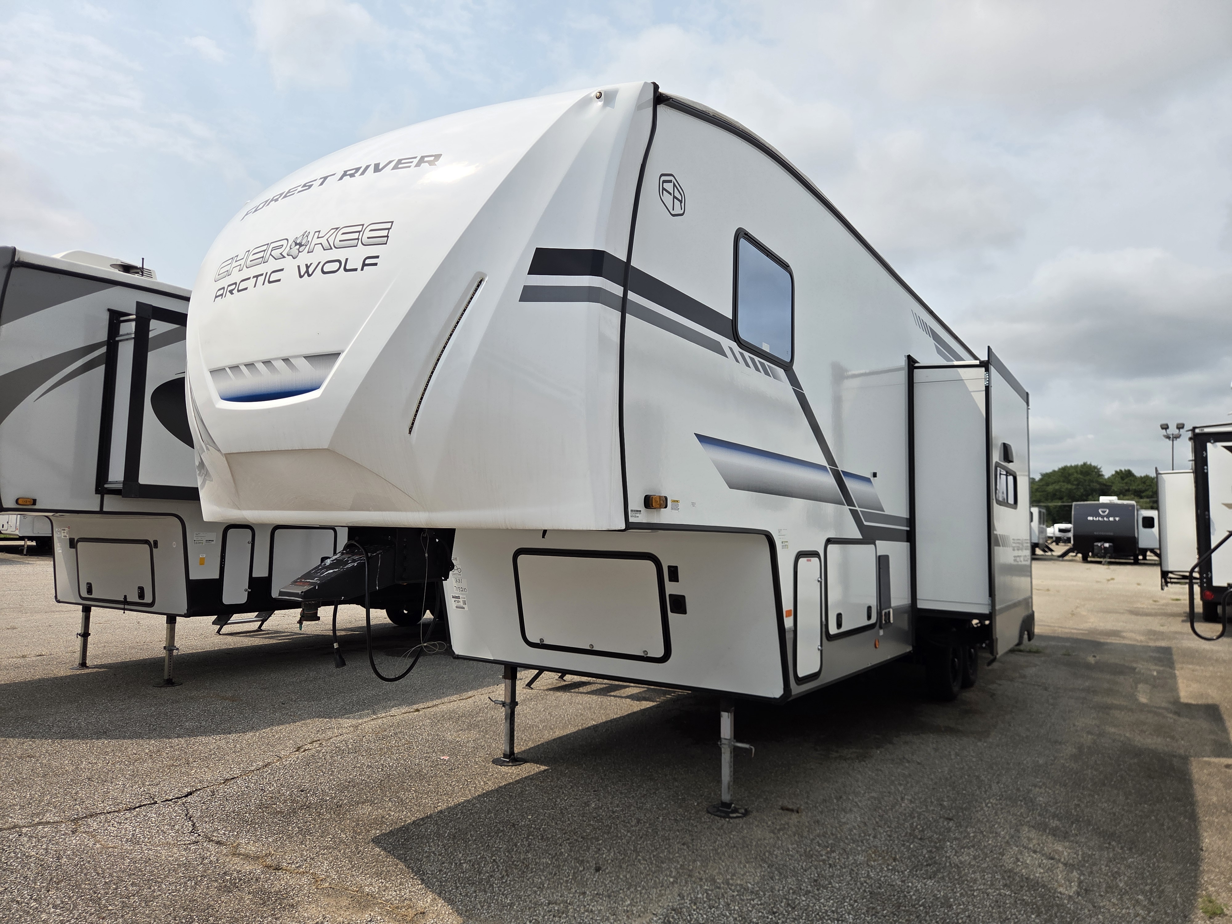 2025 Forest River Cherokee Arctic Wolf 331BH, $ 45,999