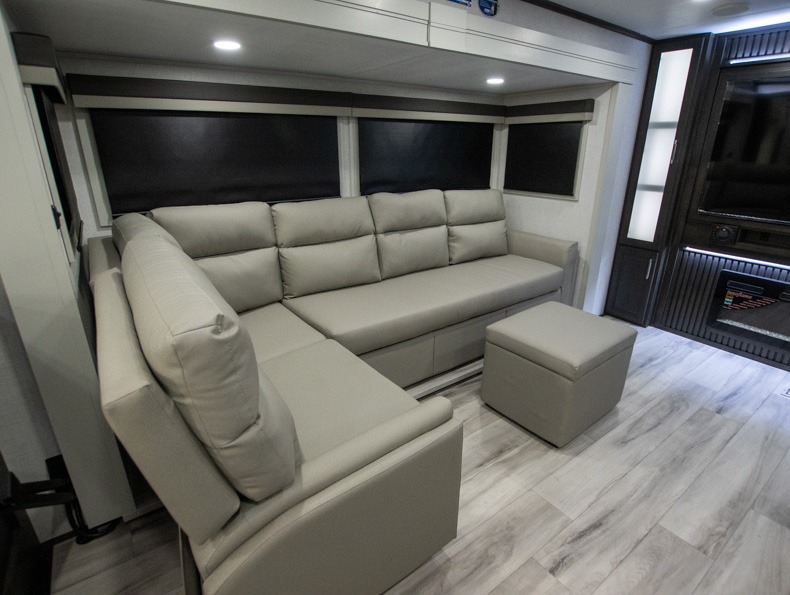 2026 Keystone Alpine Avalanche Edition 381DL, $ 77,990