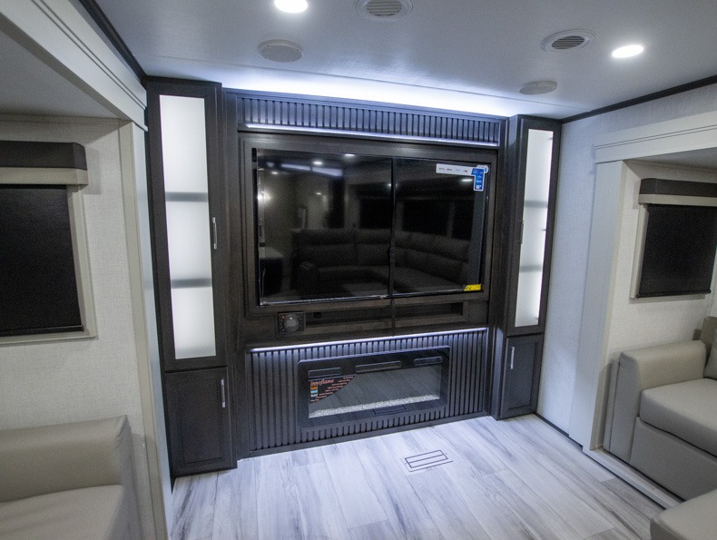2026 Keystone Alpine Avalanche Edition 381DL, $ 77,990