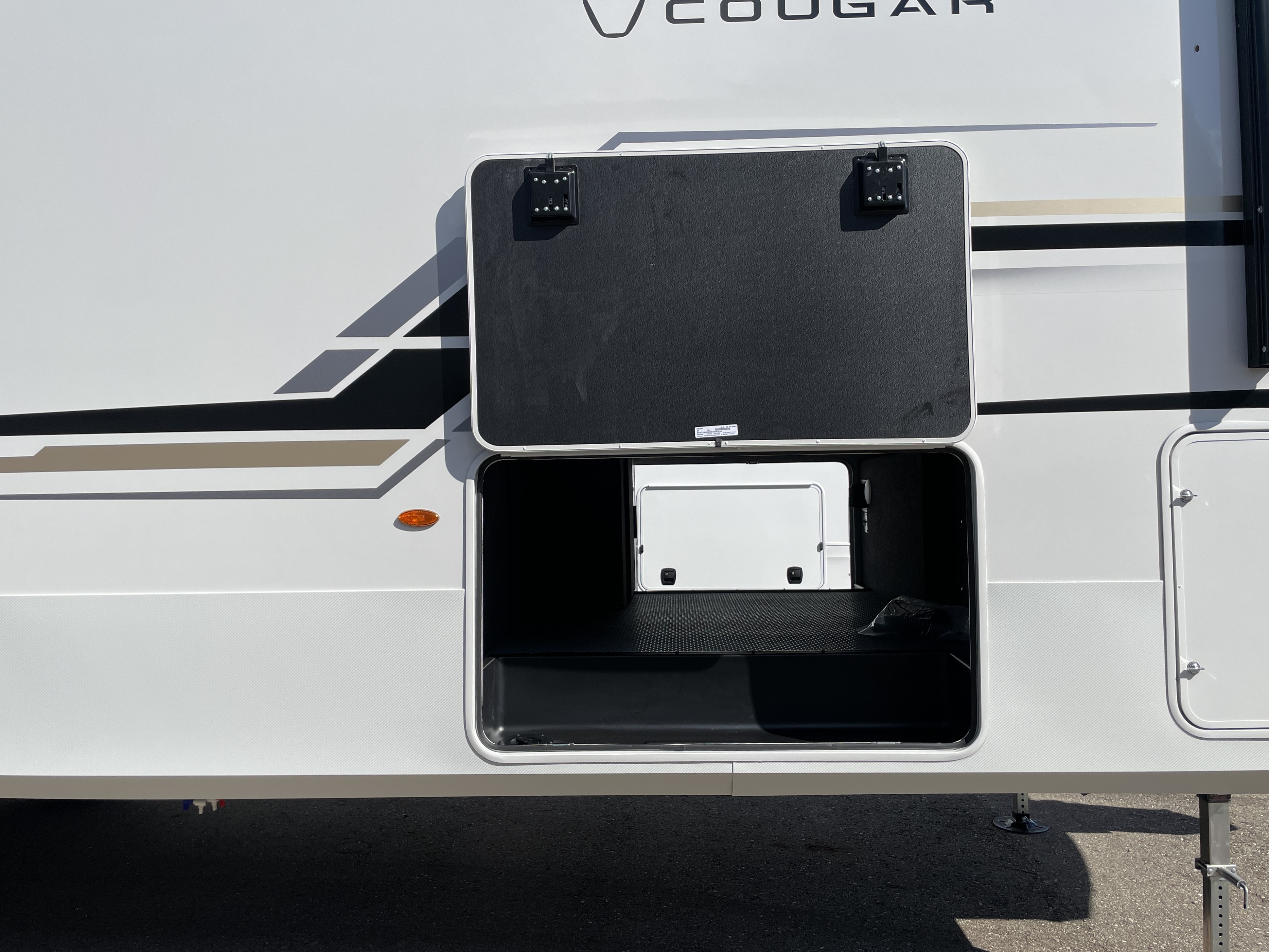 2027 Keystone Cougar 320RDS, $ 69,990