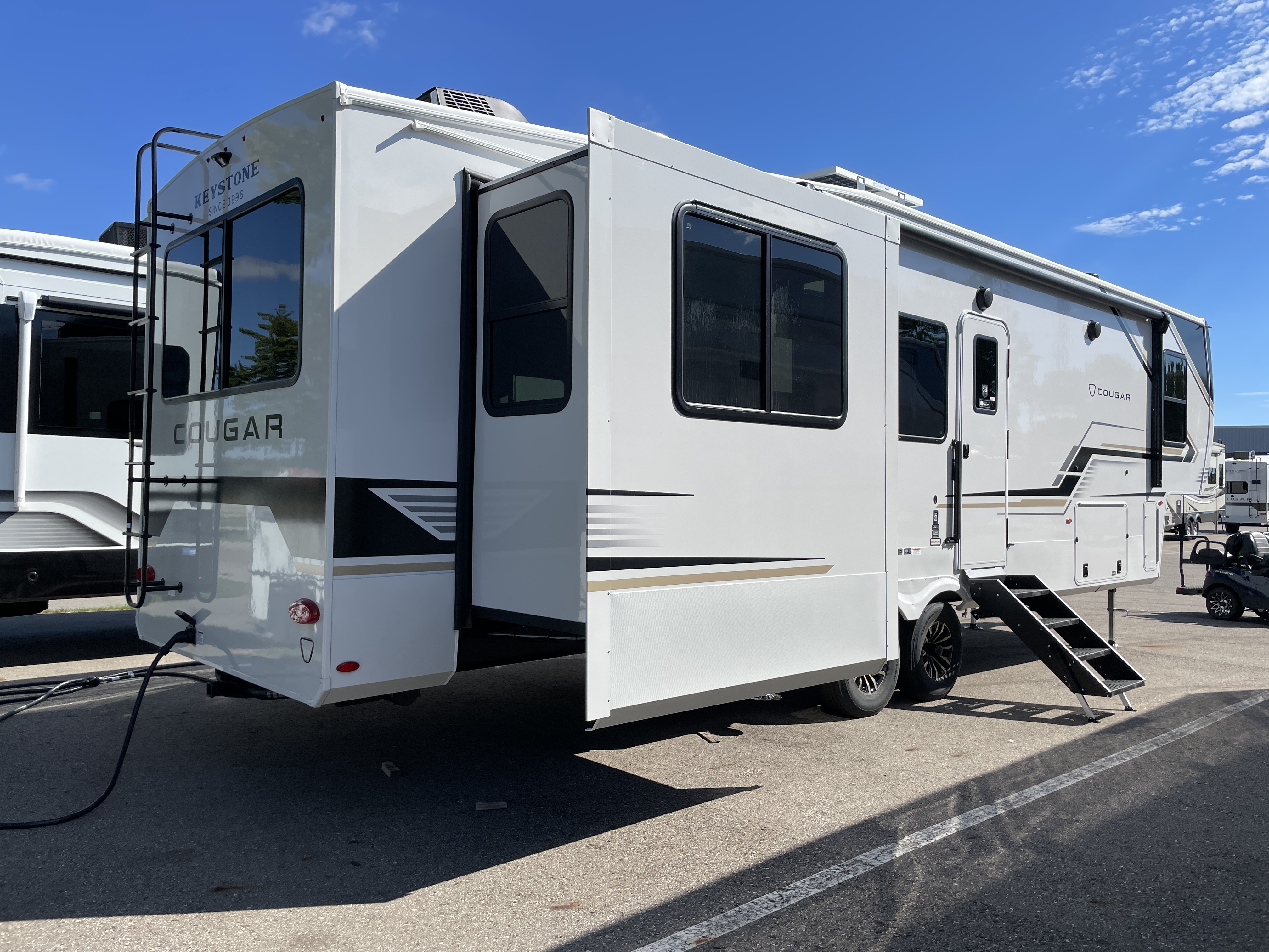 2027 Keystone Cougar 320RDS, $ 69,990