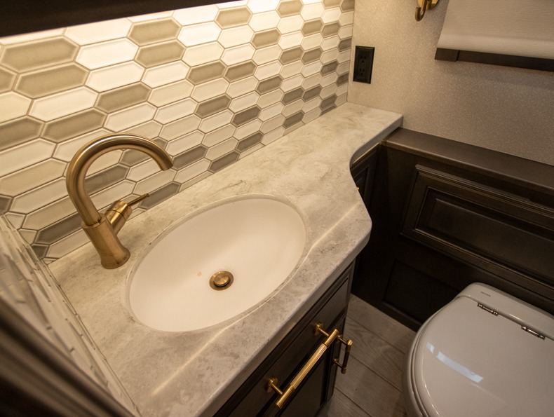 2026 Entegra Coach Cornerstone 45V, $ 659,995