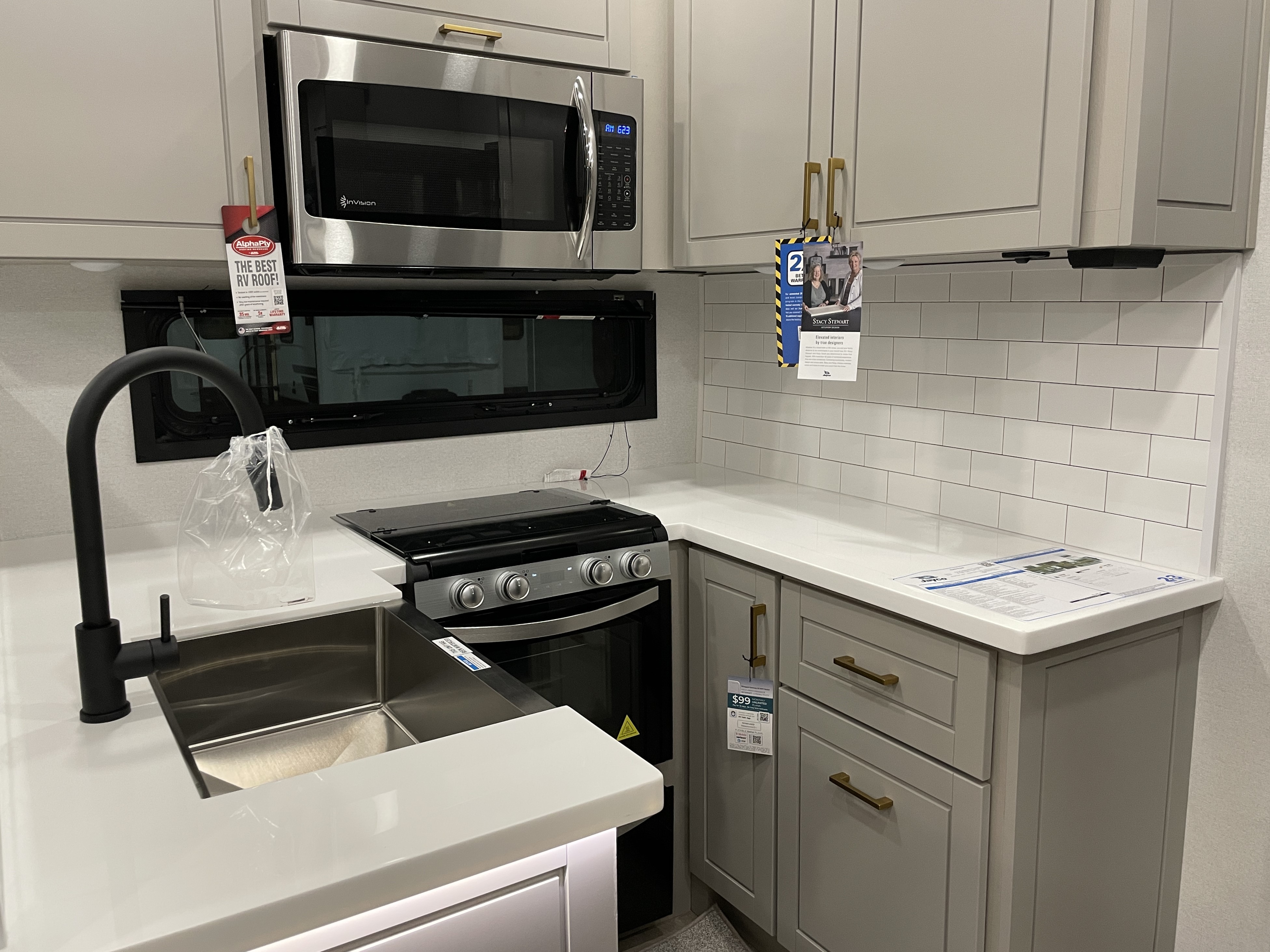 2027 Jayco North Point 391TBBH, $ 105,995