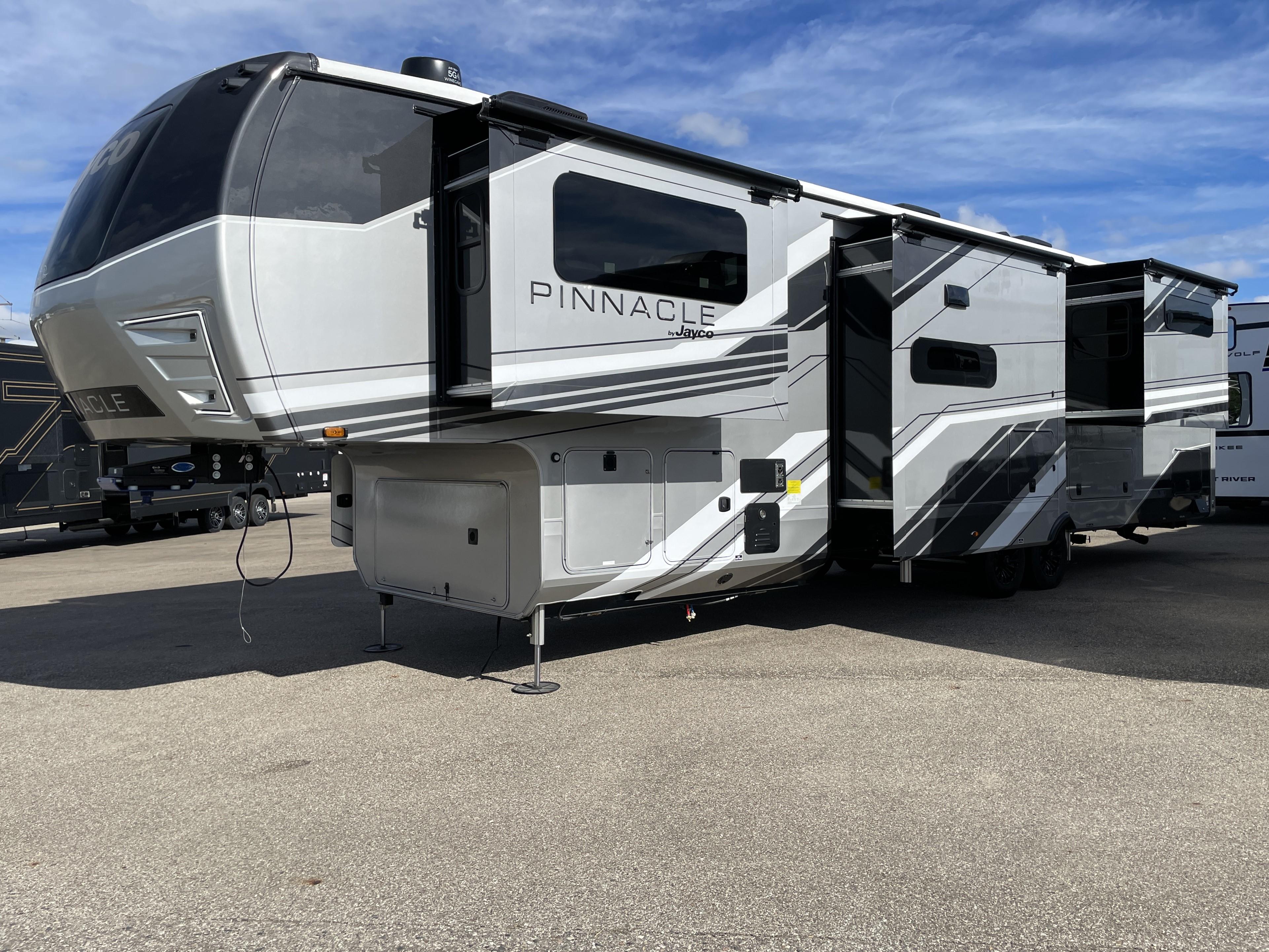 2027 Jayco Pinnacle 39FLOK, $ 155,990