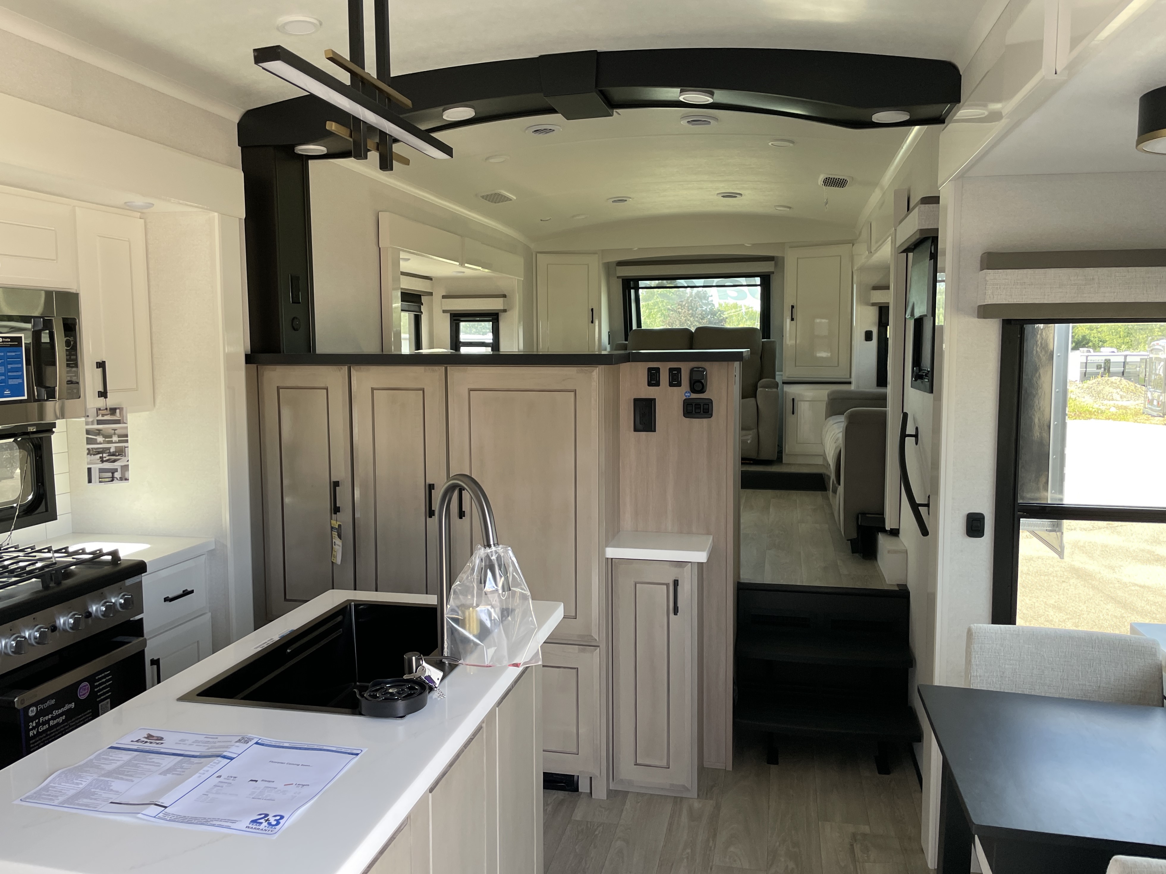 2027 Jayco Pinnacle 39FLOK, $ 155,990
