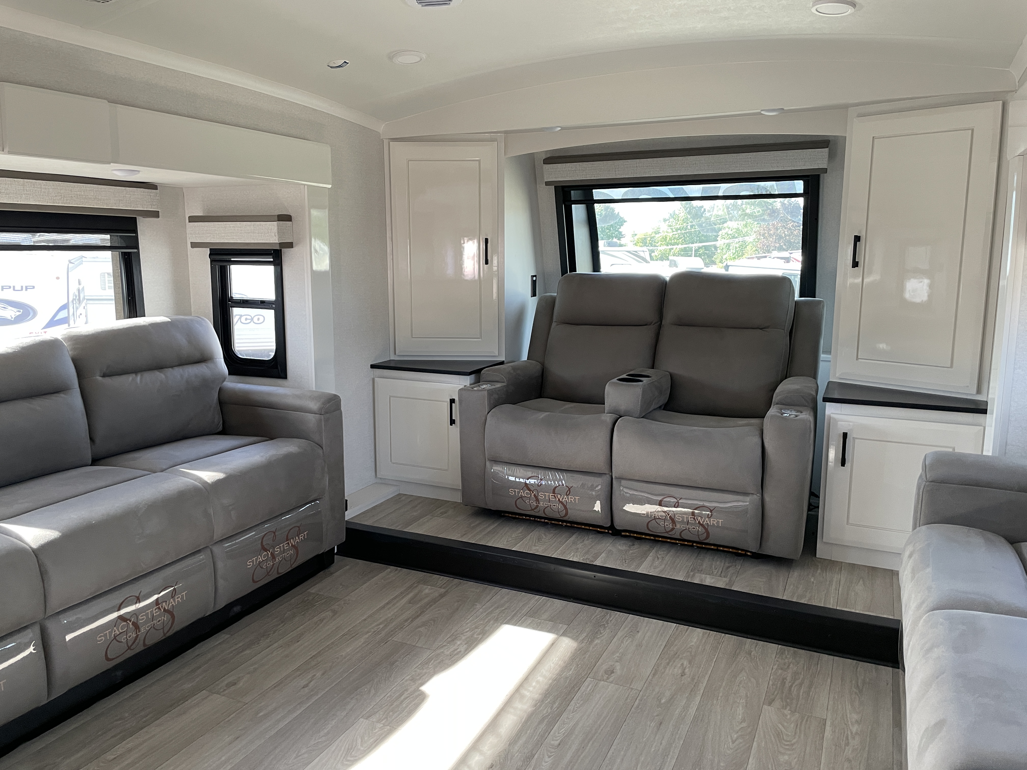 2027 Jayco Pinnacle 39FLOK, $ 155,990