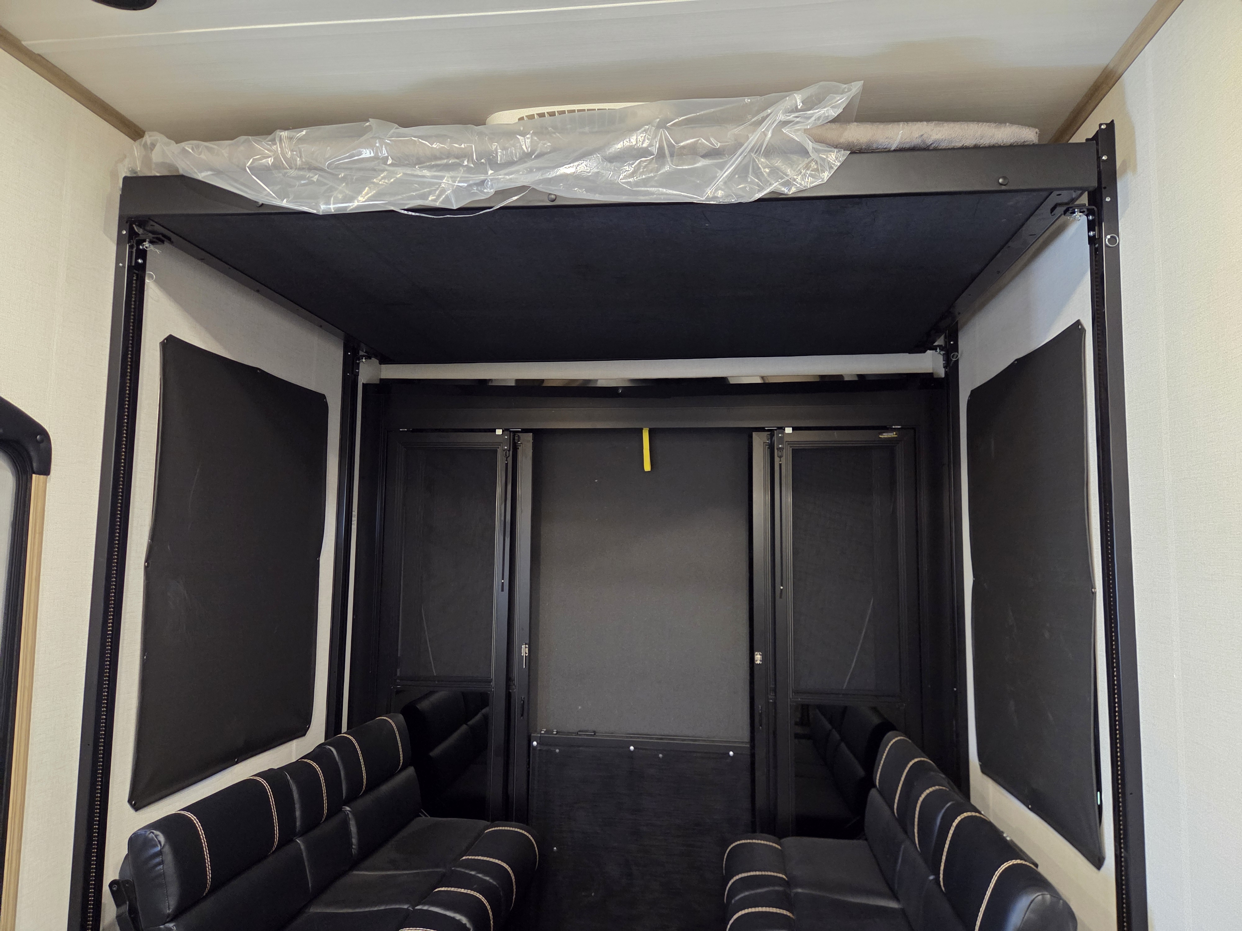 2022 Keystone Raptor 423, $ 92,000