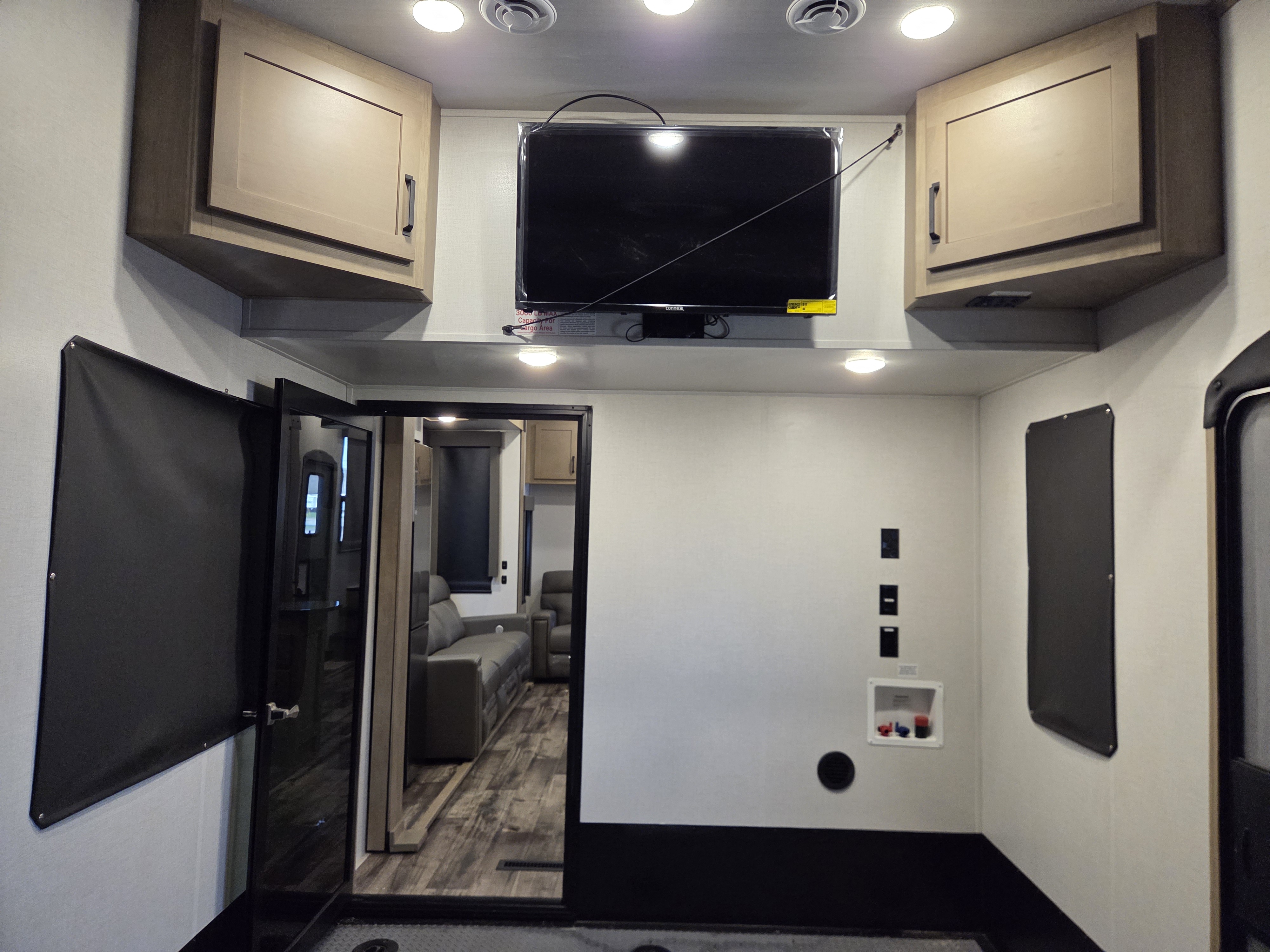 2022 Keystone Raptor 423, $ 92,000