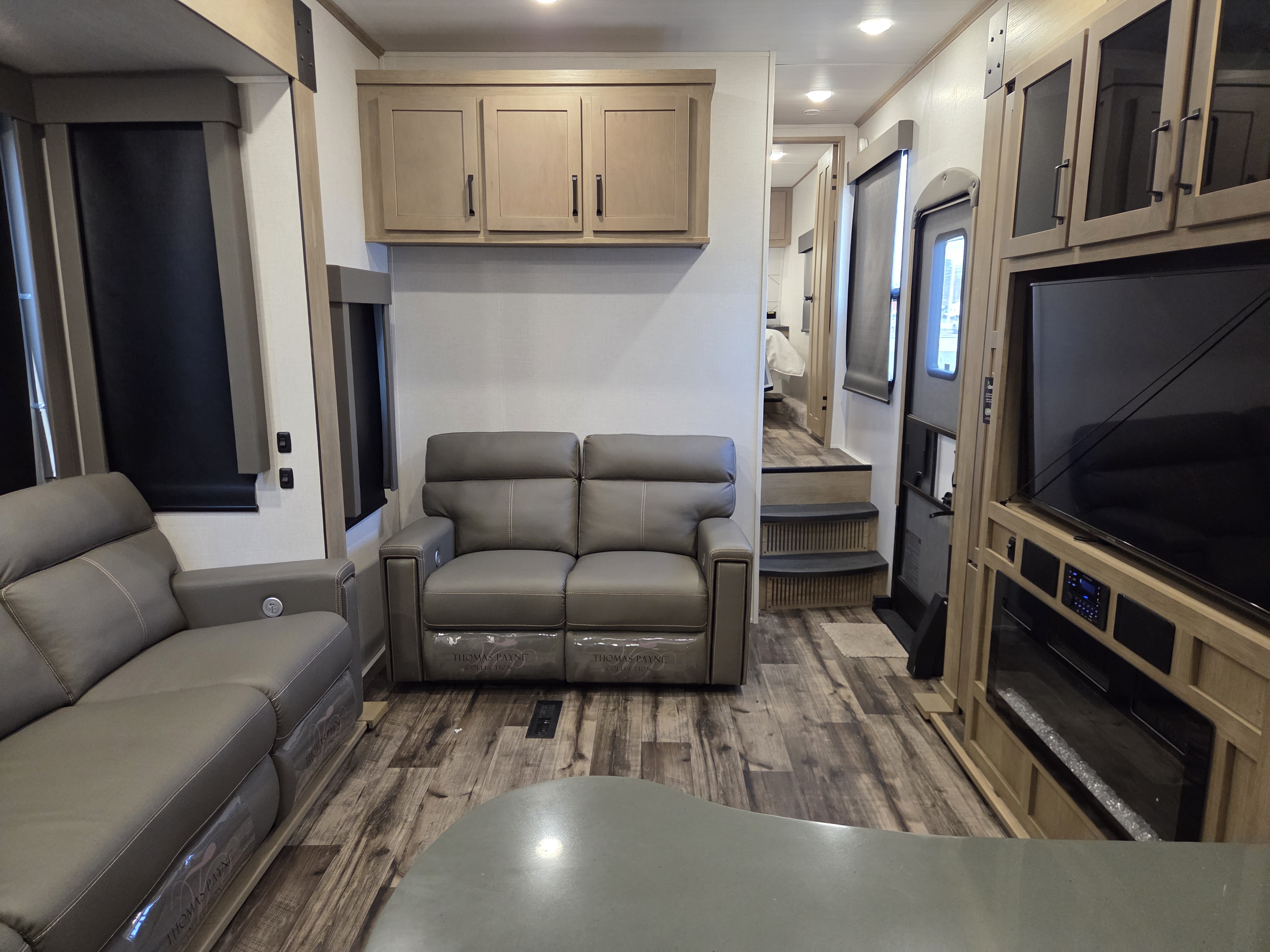 2022 Keystone Raptor 423, $ 92,000