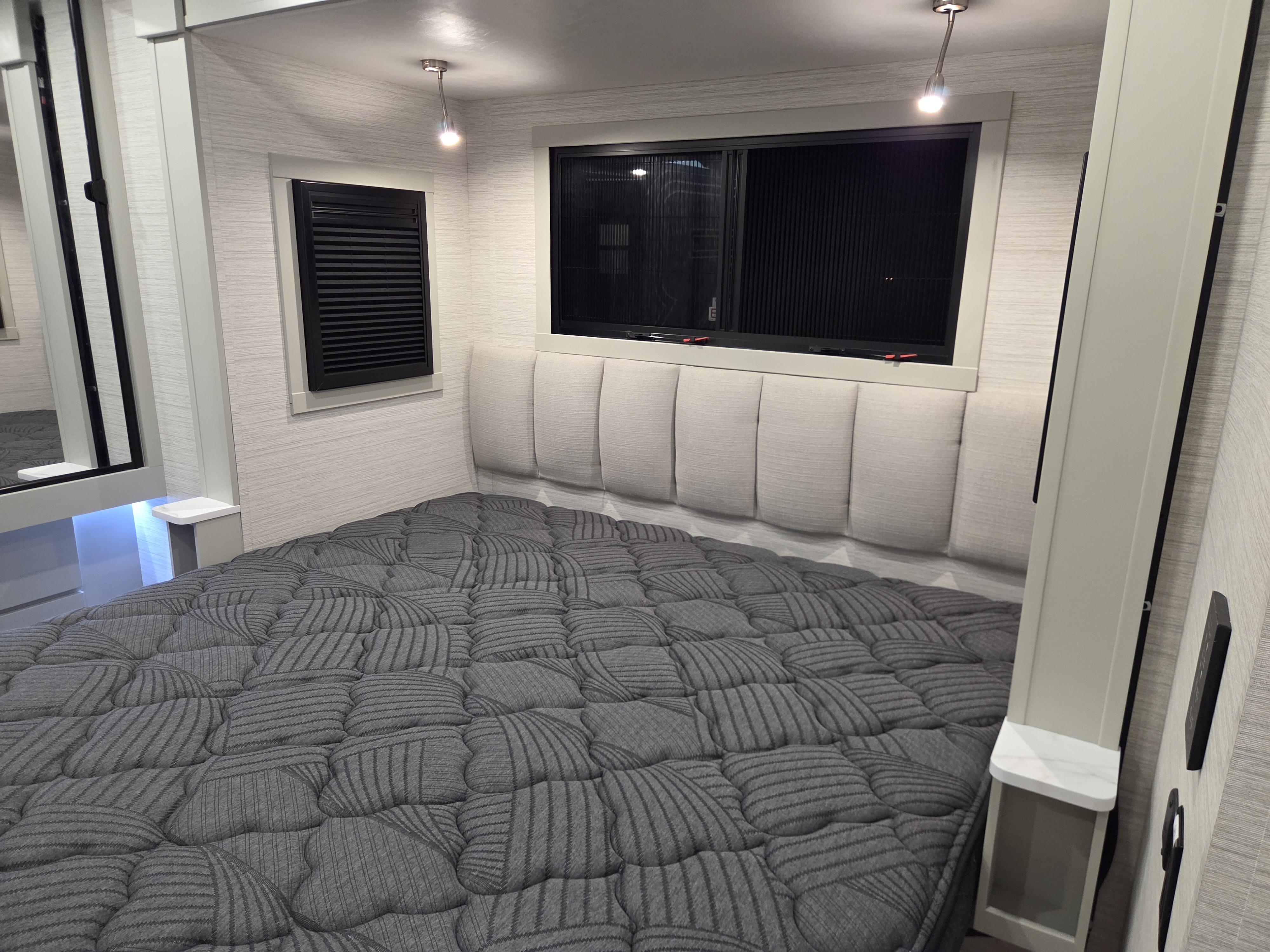 2027 Dynamax Europa 31SS, $ 294,990