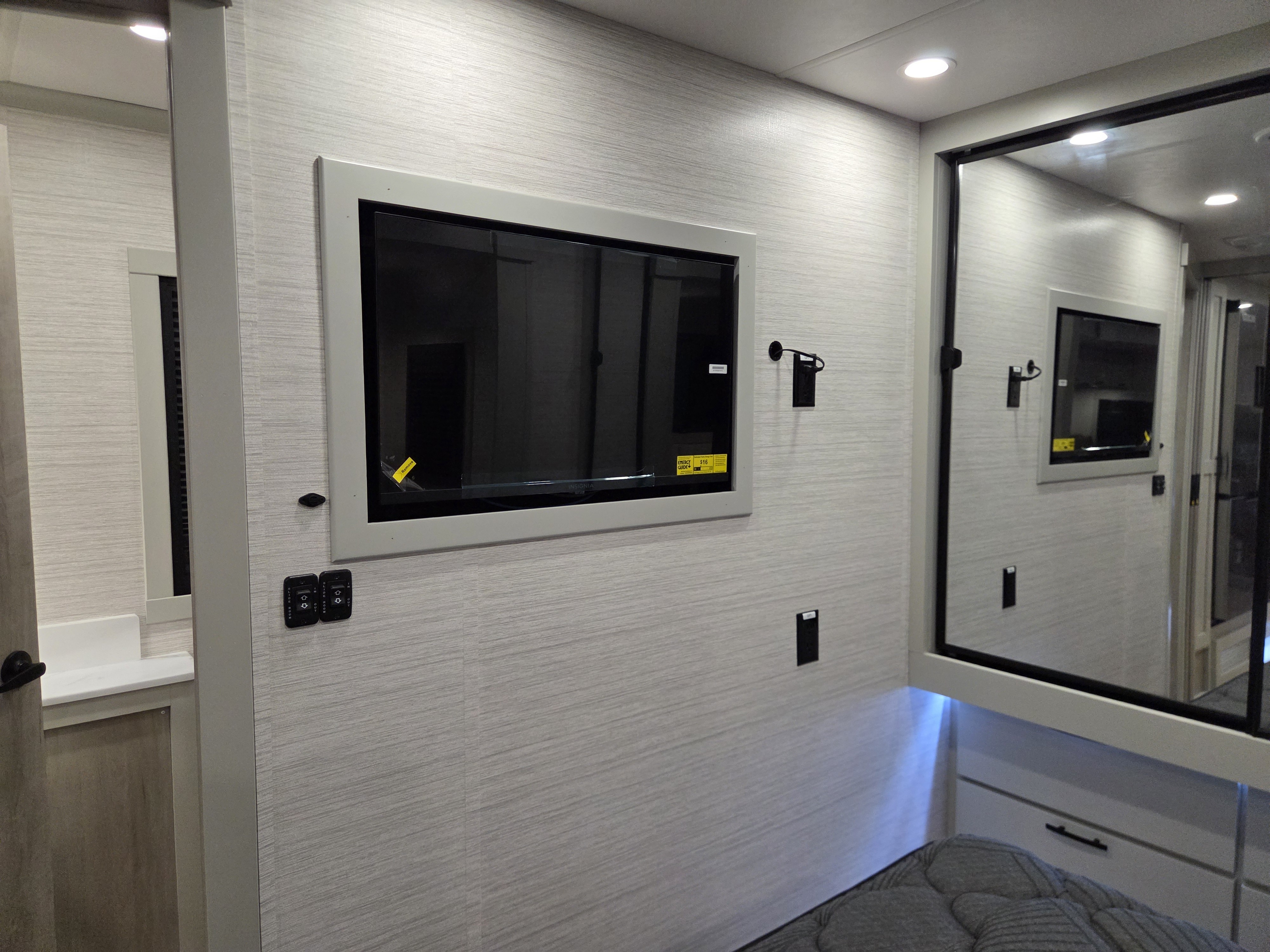 2027 Dynamax Europa 31SS, $ 294,990