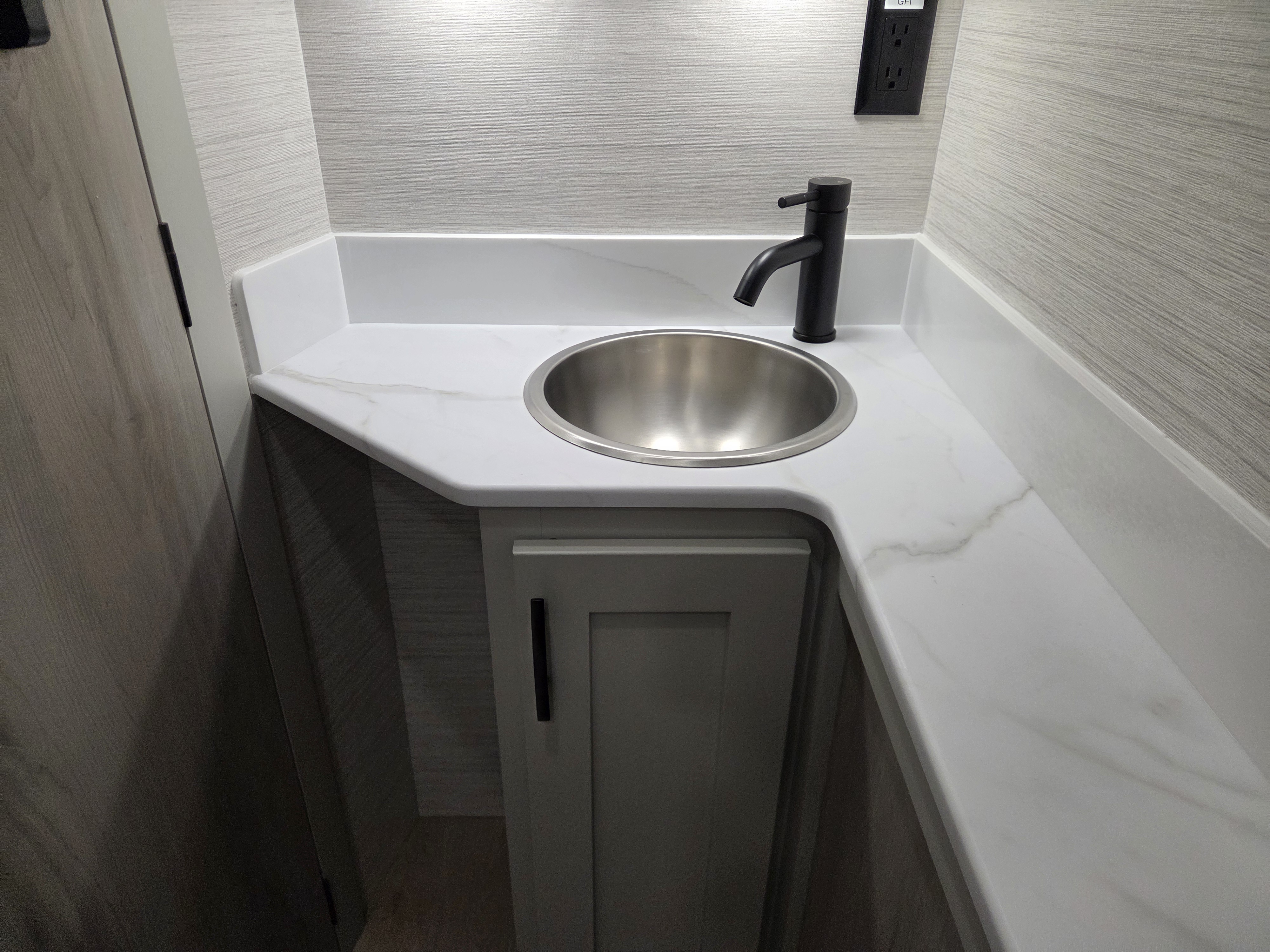 2027 Dynamax Europa 31SS, $ 294,990