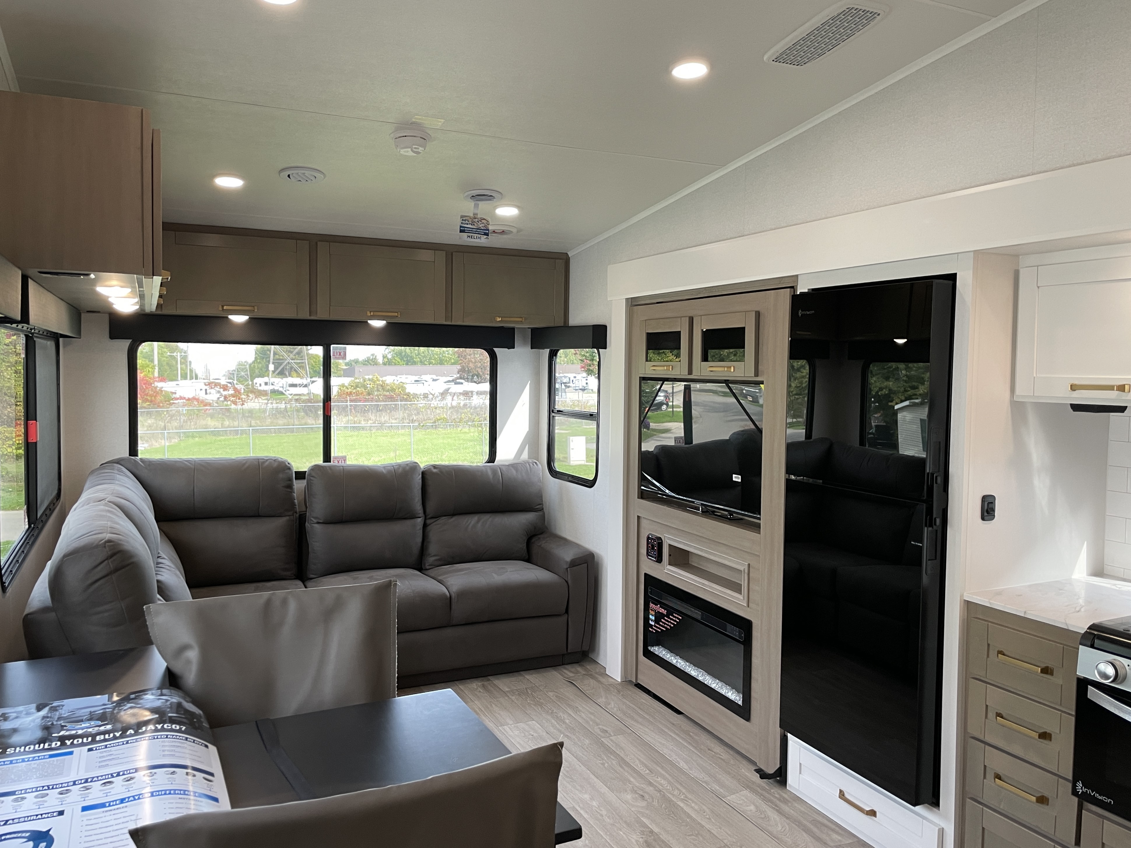 2027 Jayco Eagle SLE 34MBL, $ 54,995