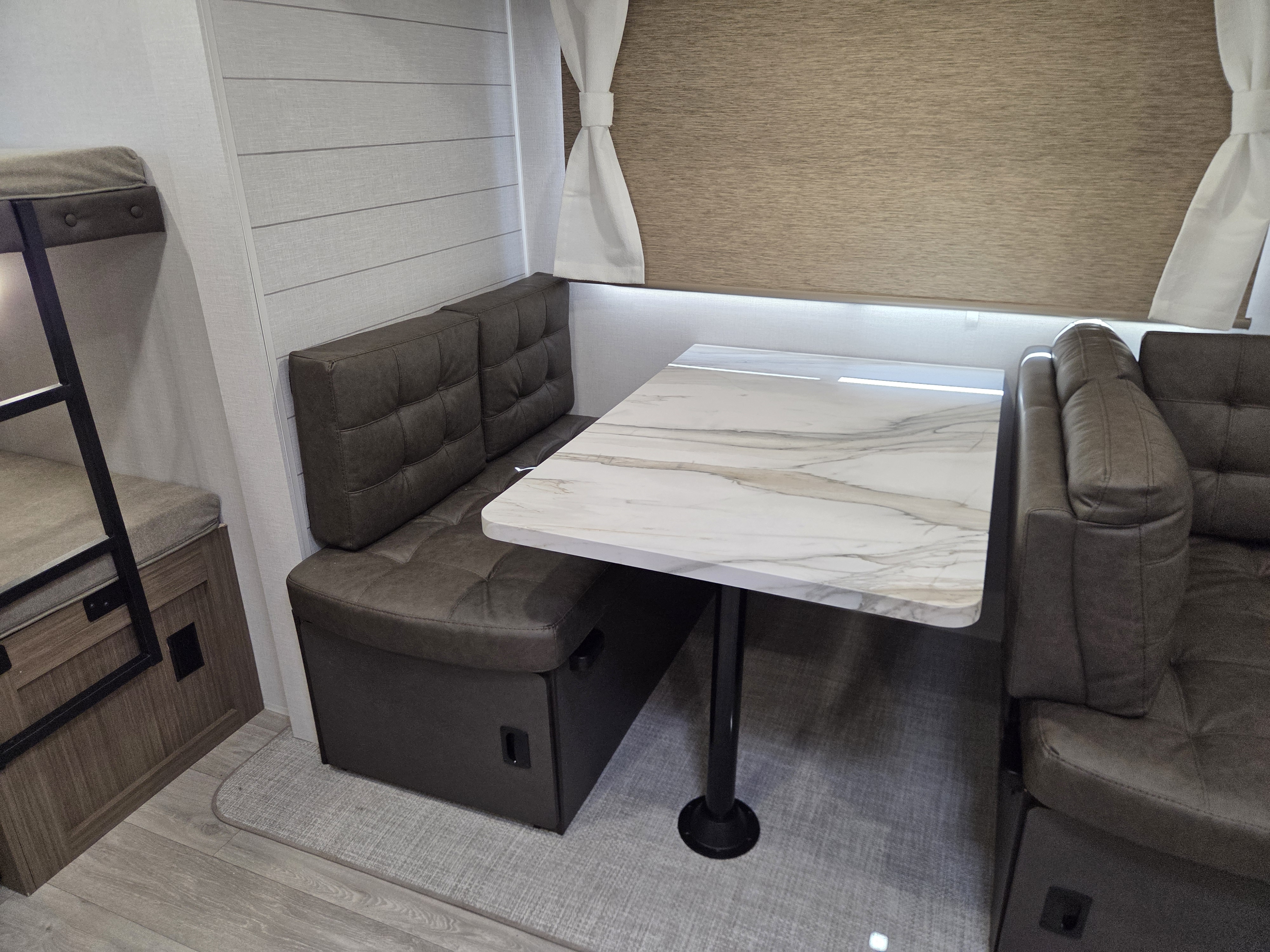2027 Forest River Salem 26DBHD, $ 27,999