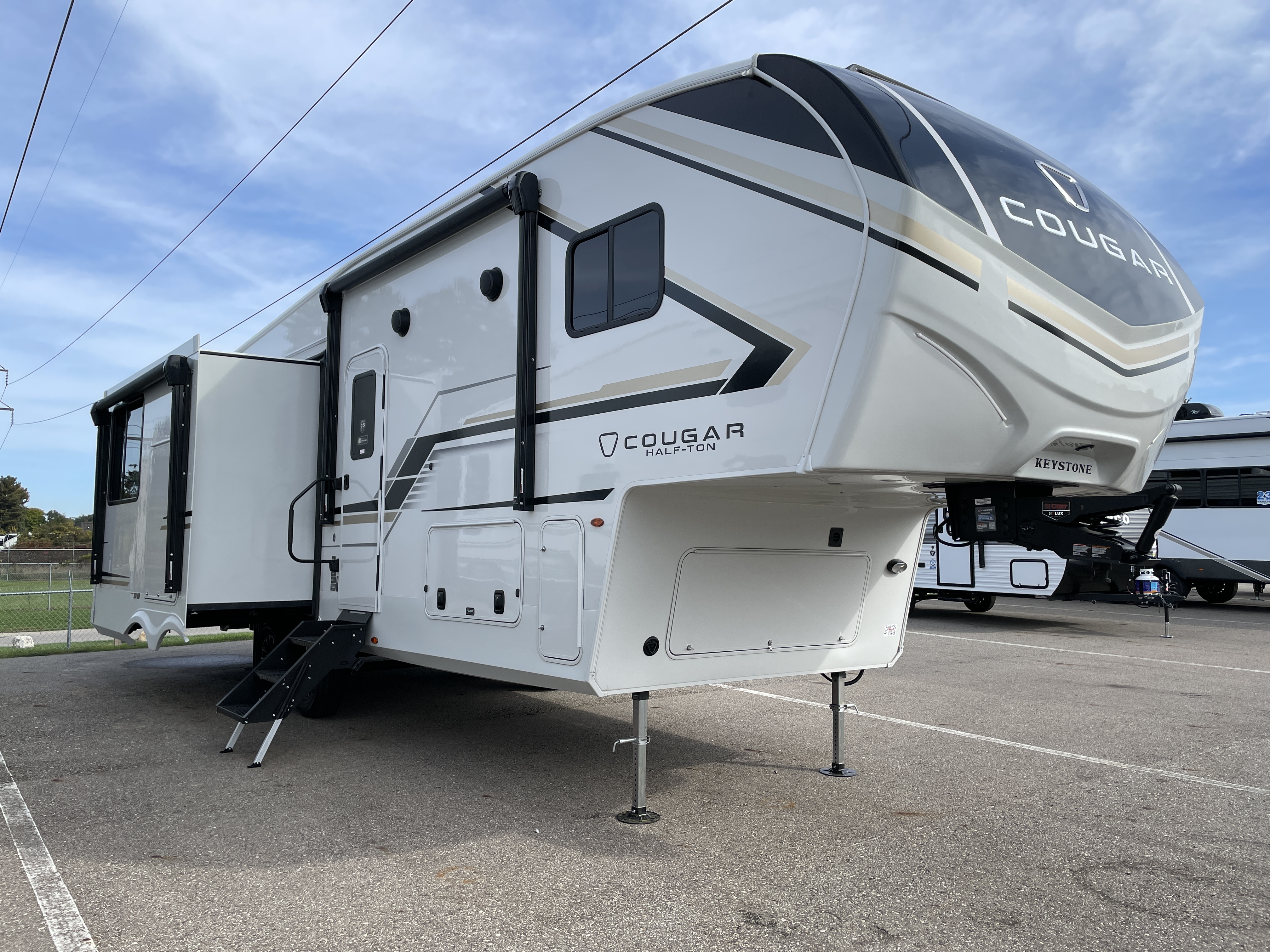 2027 Keystone Cougar Half-Ton (Fifth Wheel) 26RKE, $ 55,990