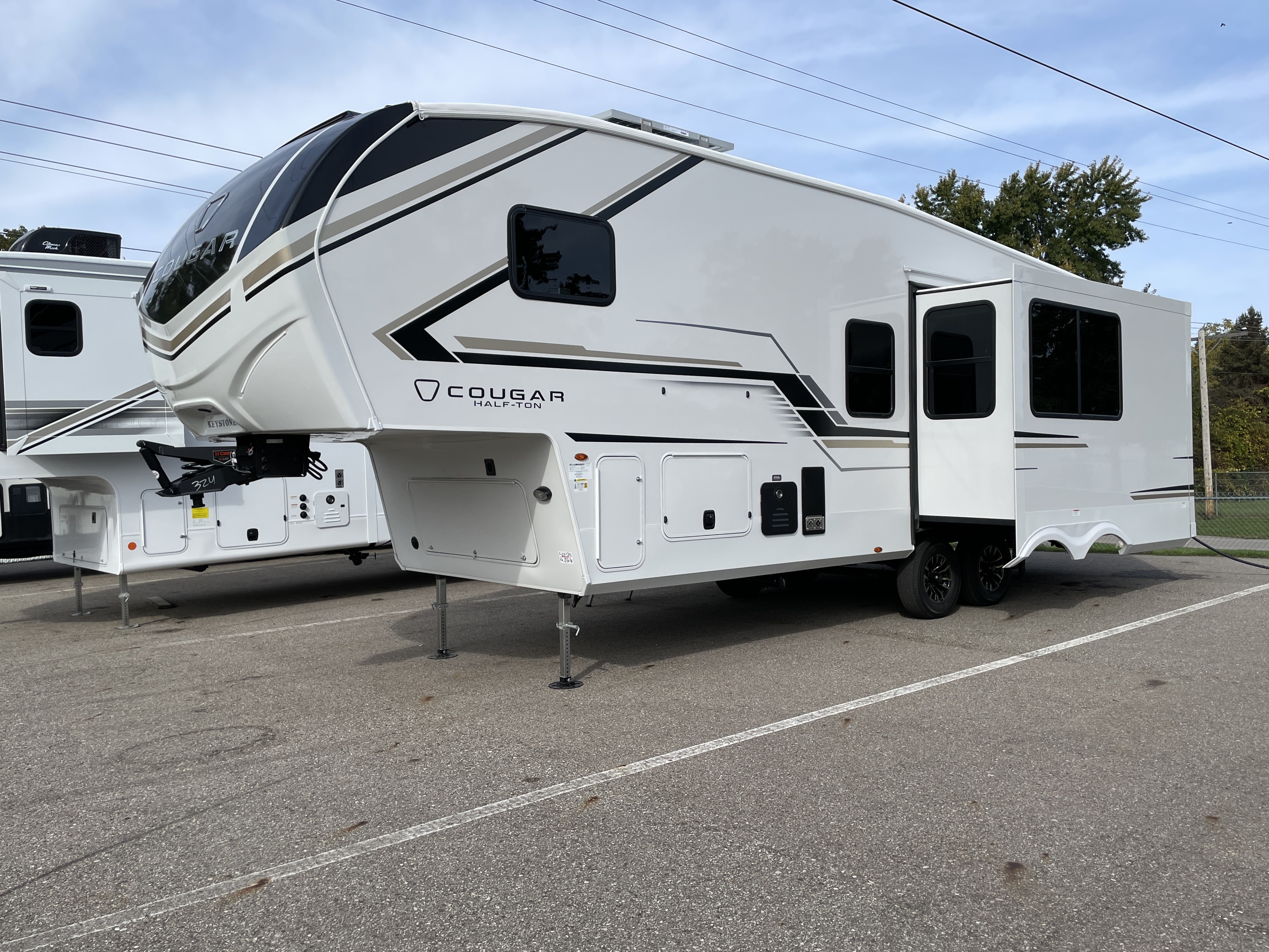 2027 Keystone Cougar Half-Ton (Fifth Wheel) 26RKE, $ 55,990