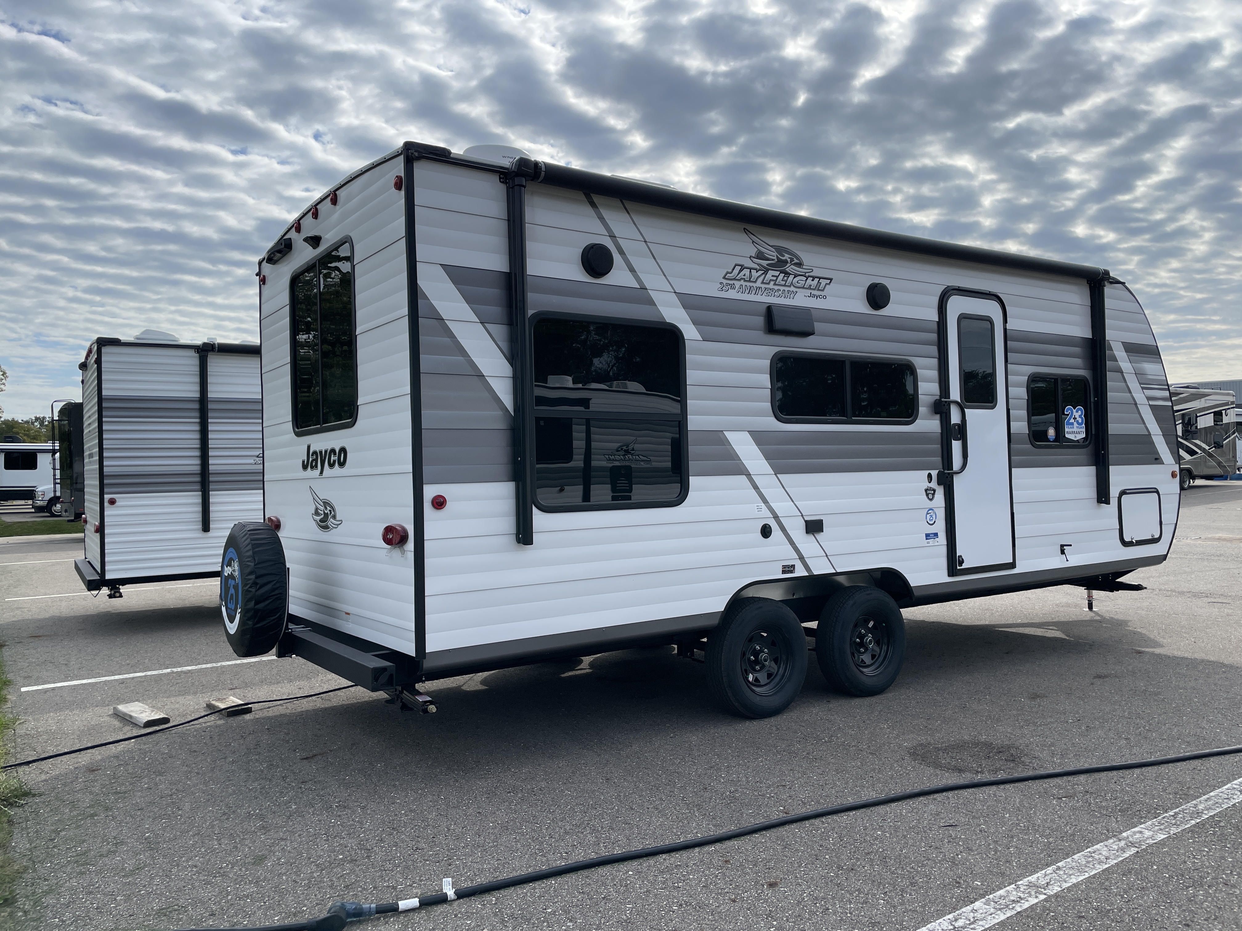 2027 Jayco Jay Flight 210QB, $ 22,999
