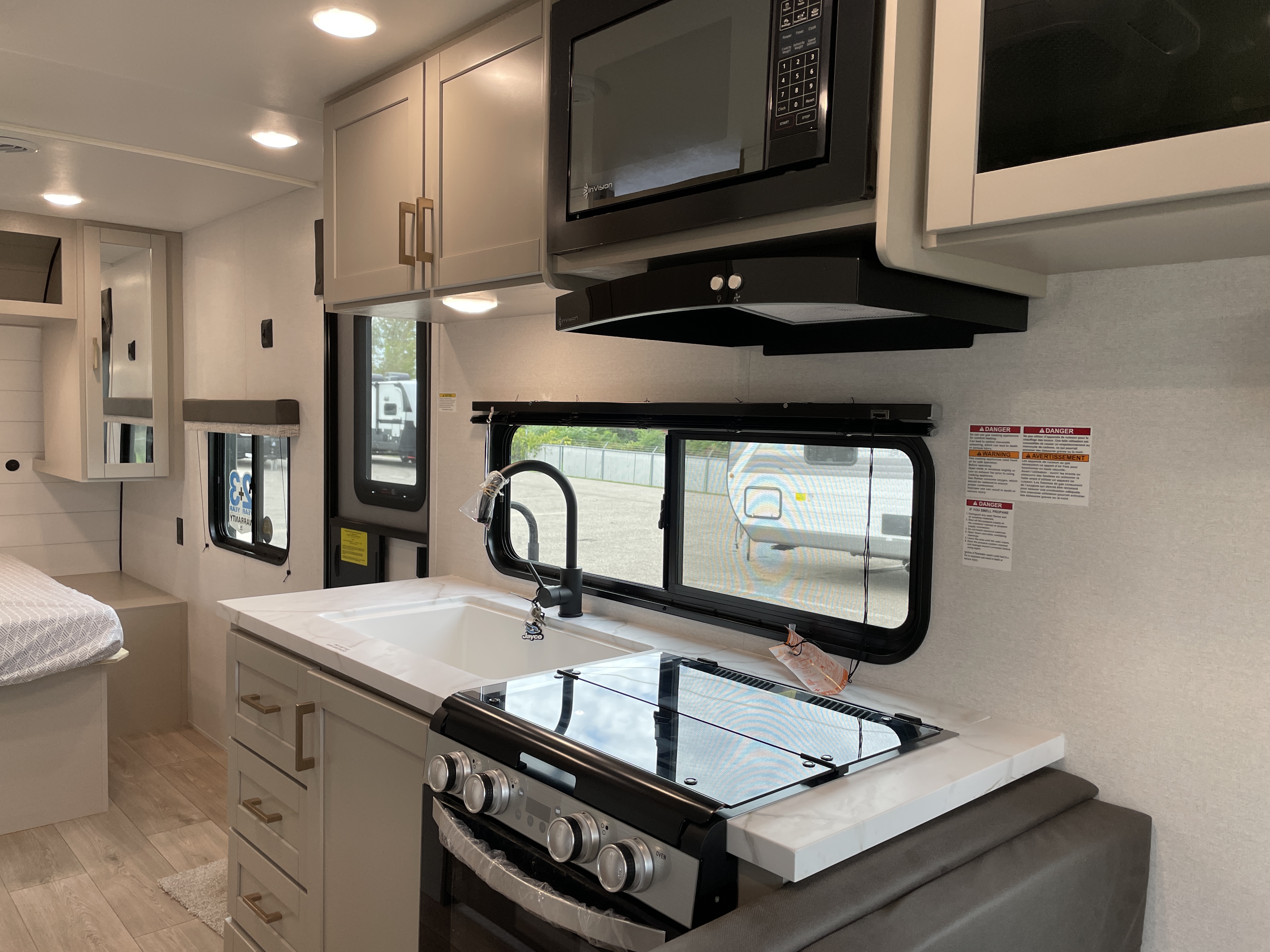 2027 Jayco Jay Flight 210QB, $ 22,999