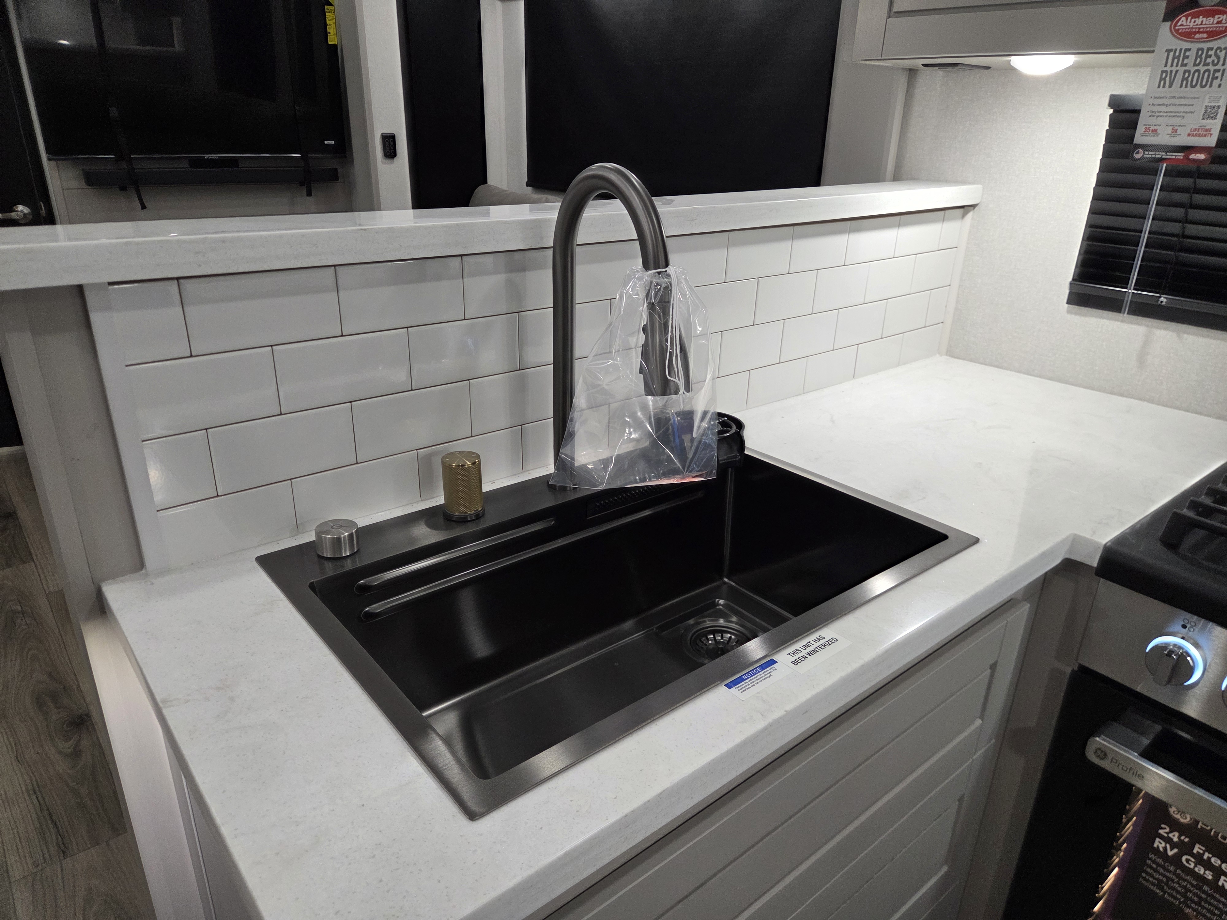2026 Jayco North Point 395DSDB, $ 114,995