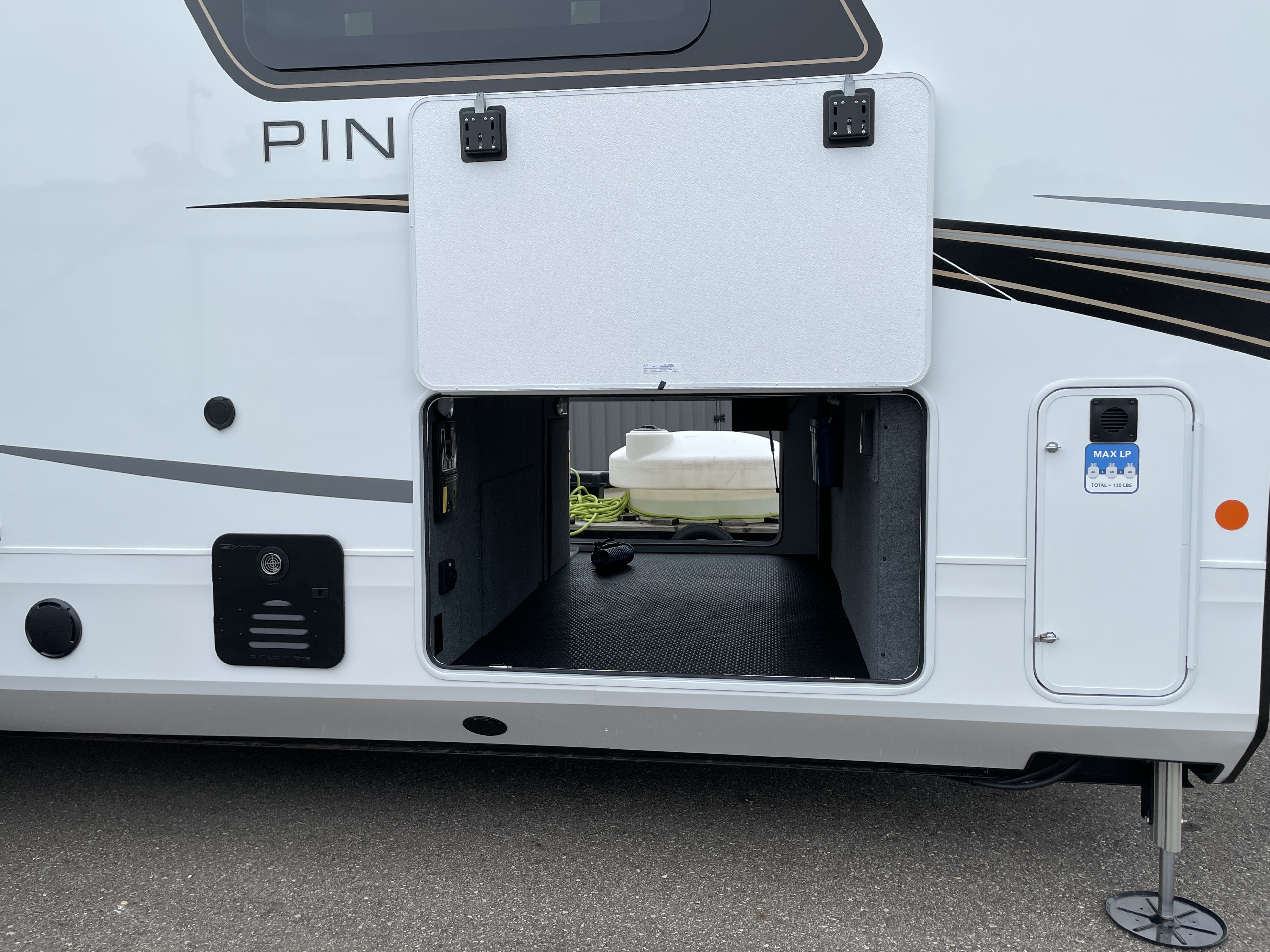 2027 Jayco Pinnacle 38FBRK, $ 136,495