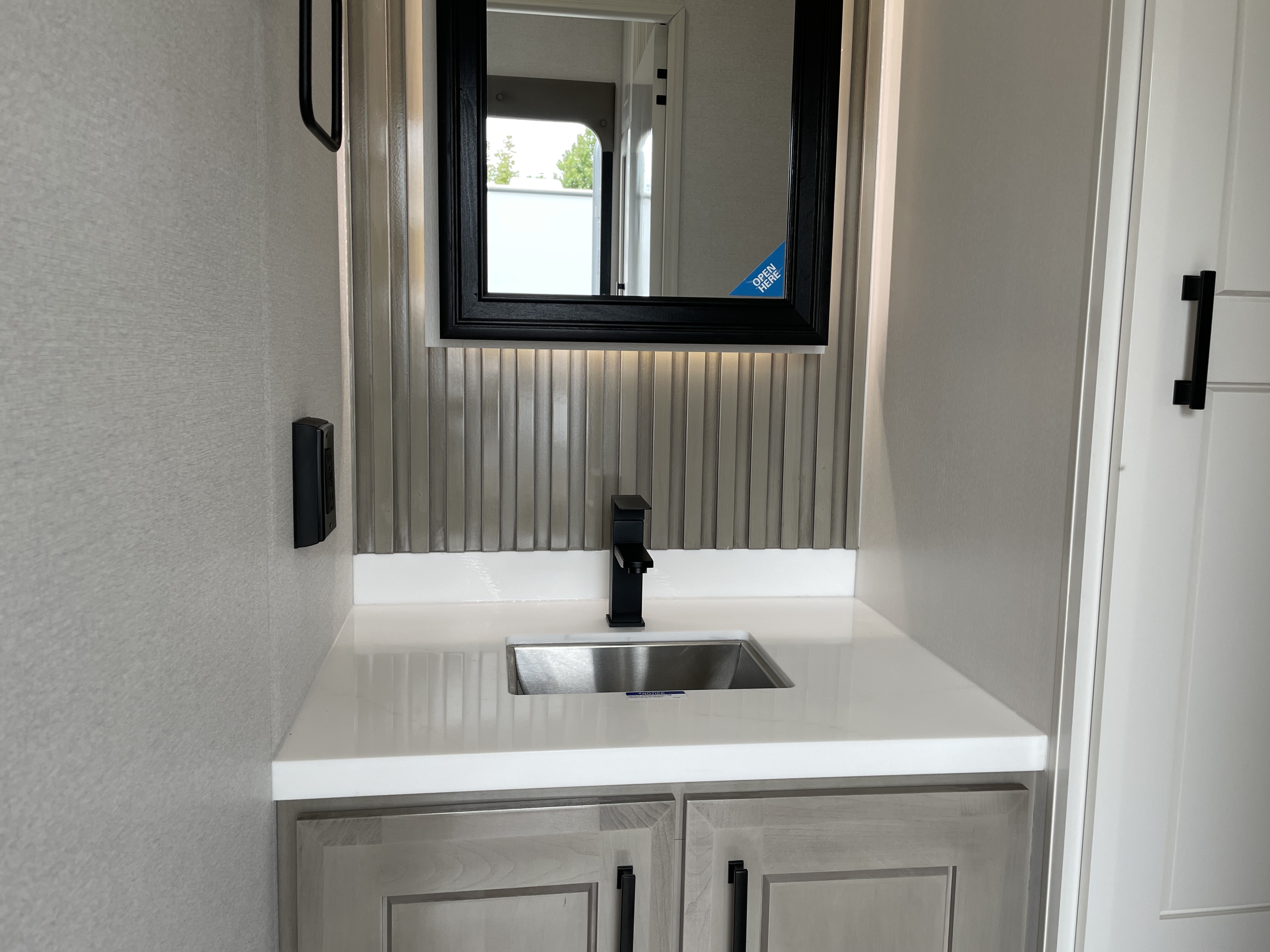 2027 Jayco Pinnacle 38FBRK, $ 136,495