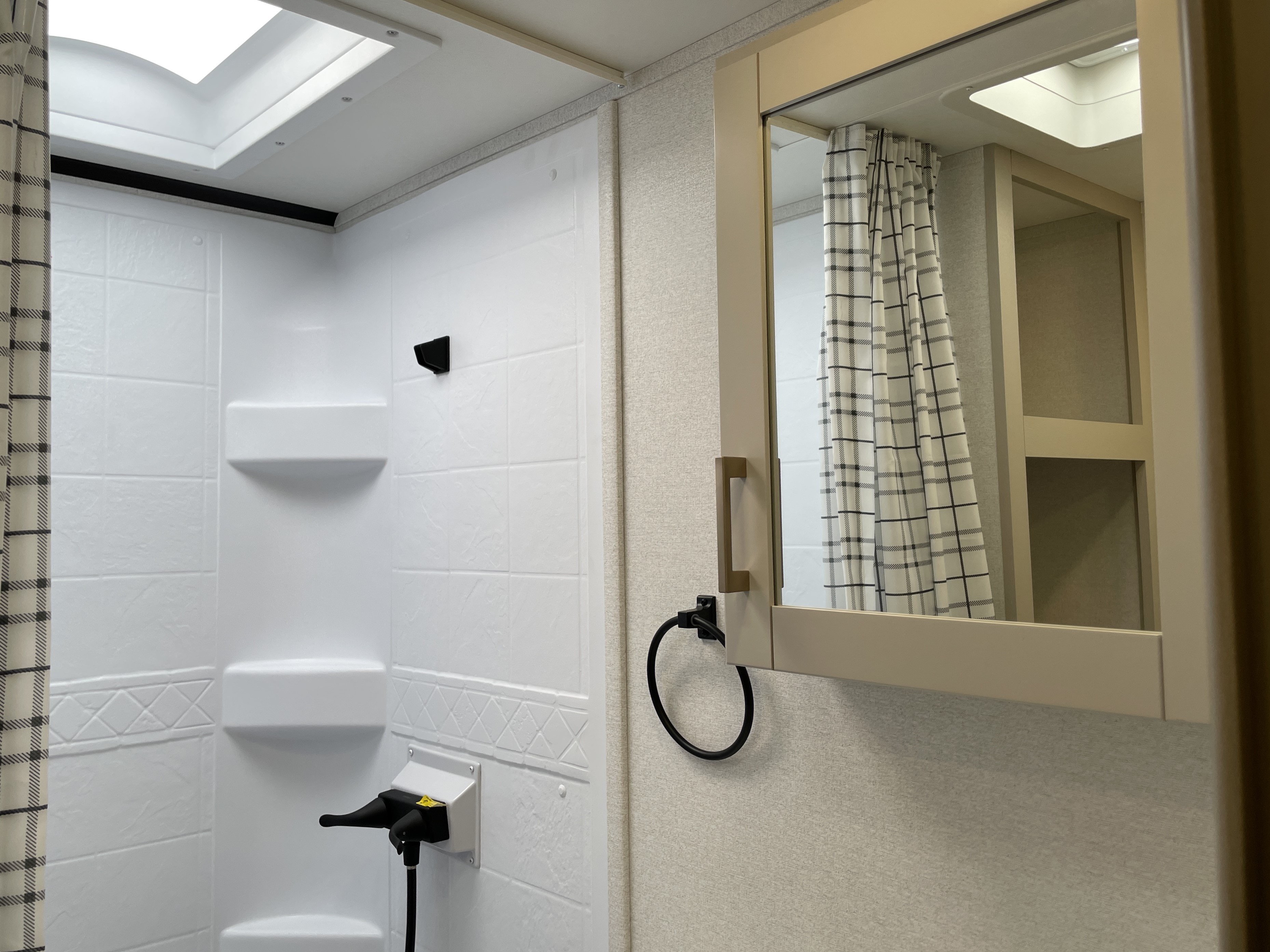 2027 Jayco Jay Feather SL 25RLSL, $ 31,999