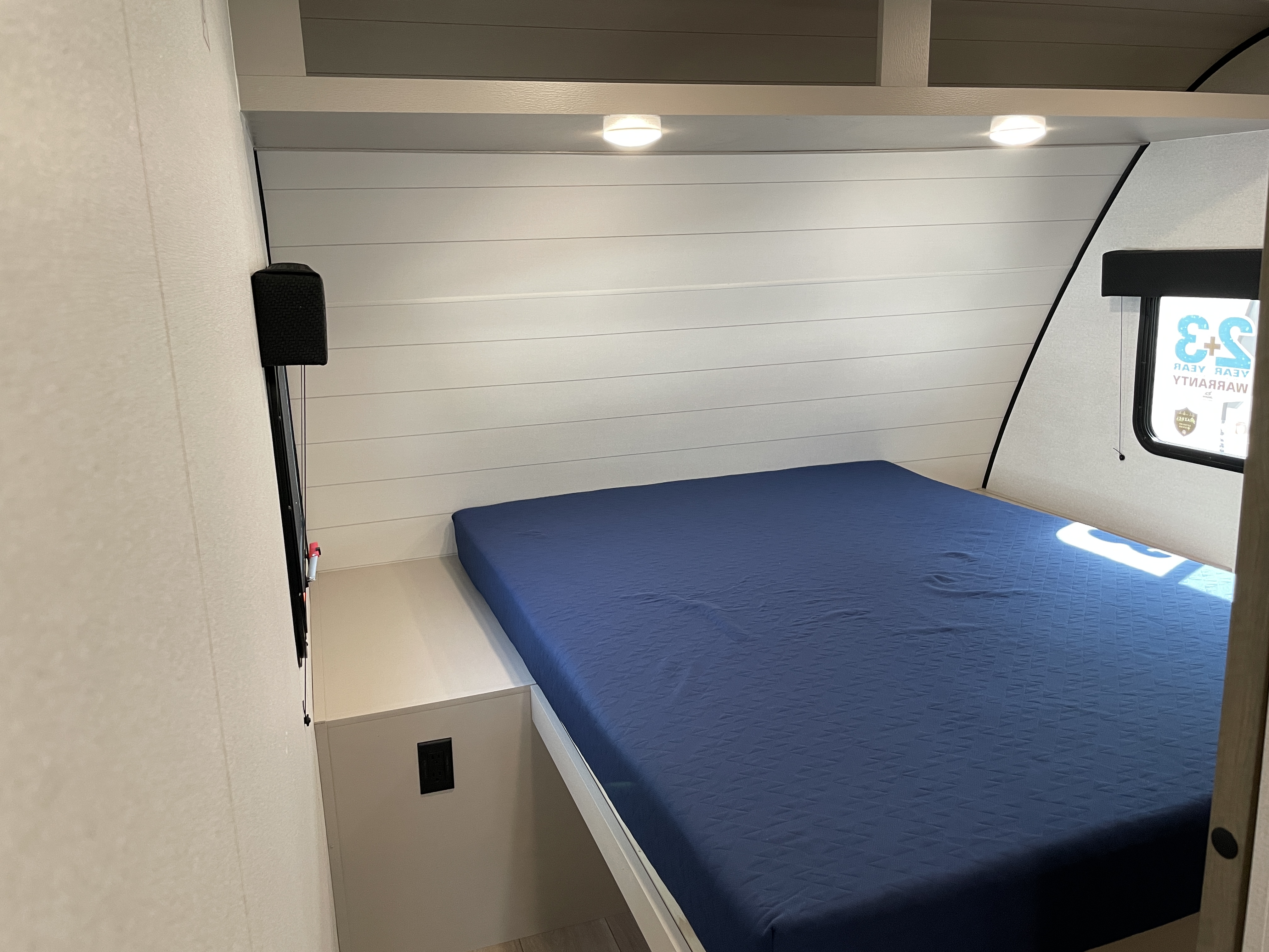 2027 Jayco Jay Feather SL 25RLSL, $ 31,999