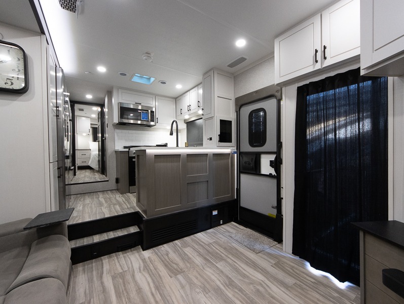 2025 Jayco Seismic Luxury Series 4113, $ 101,999