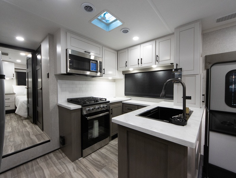 2025 Jayco Seismic Luxury Series 4113, $ 101,999