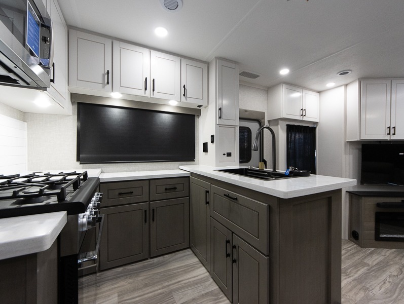 2025 Jayco Seismic Luxury Series 4113, $ 101,999