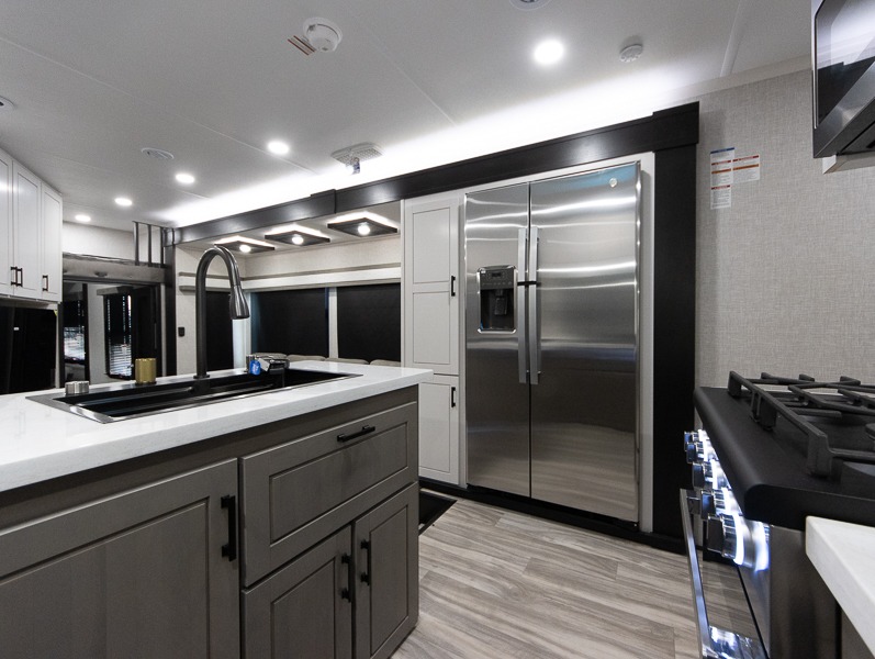 2025 Jayco Seismic Luxury Series 4113, $ 101,999