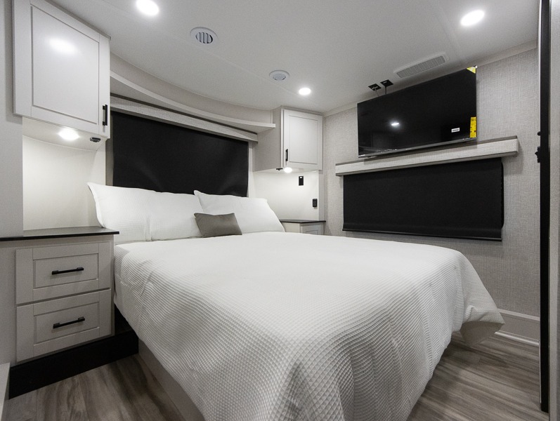2025 Jayco Seismic Luxury Series 4113, $ 101,999