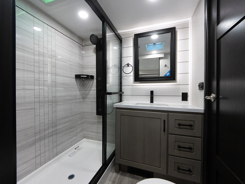 2025 Jayco Seismic Luxury Series 4113, $ 101,999