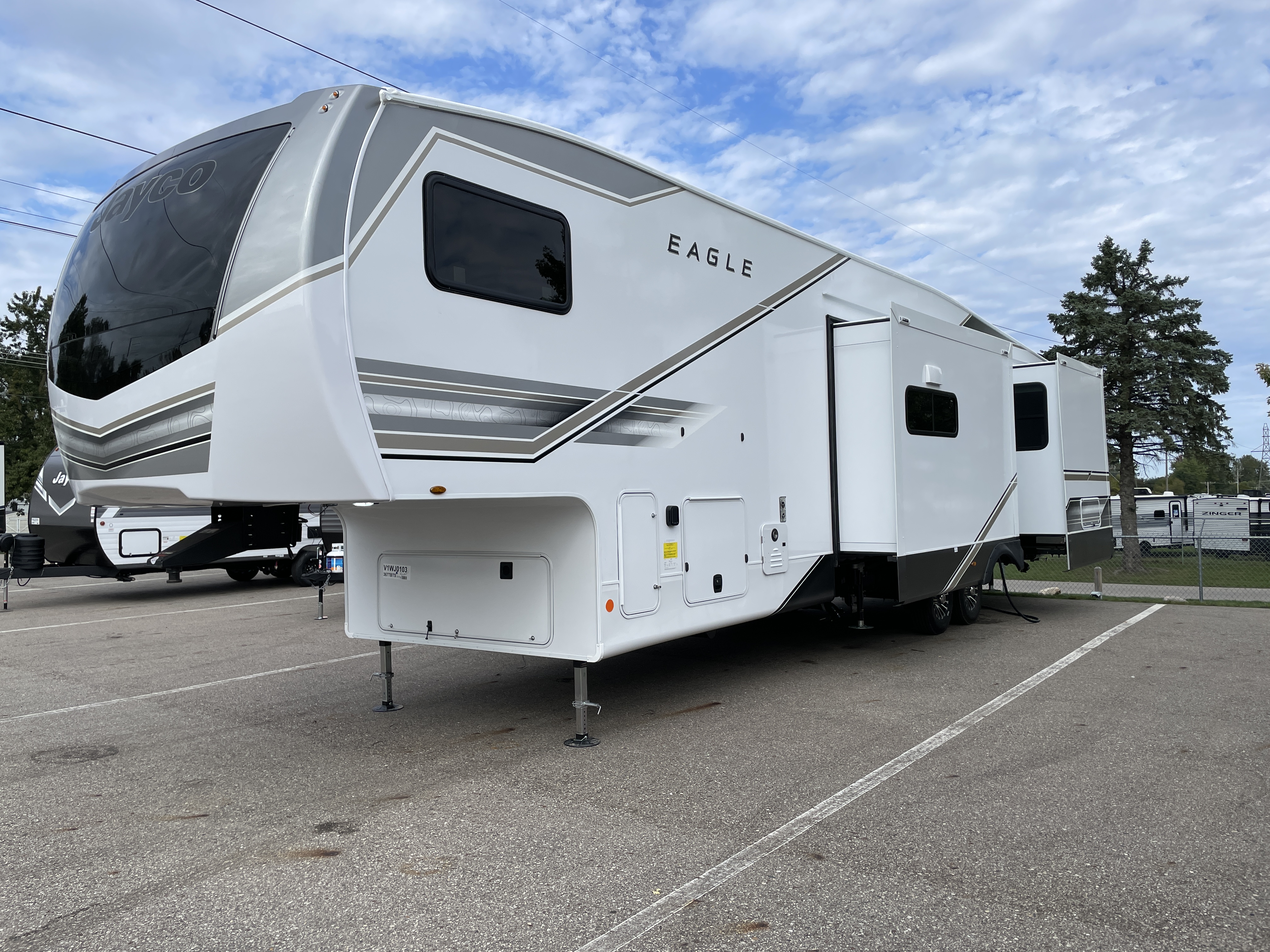 2027 Jayco Eagle 367TBTS, $ 75,995