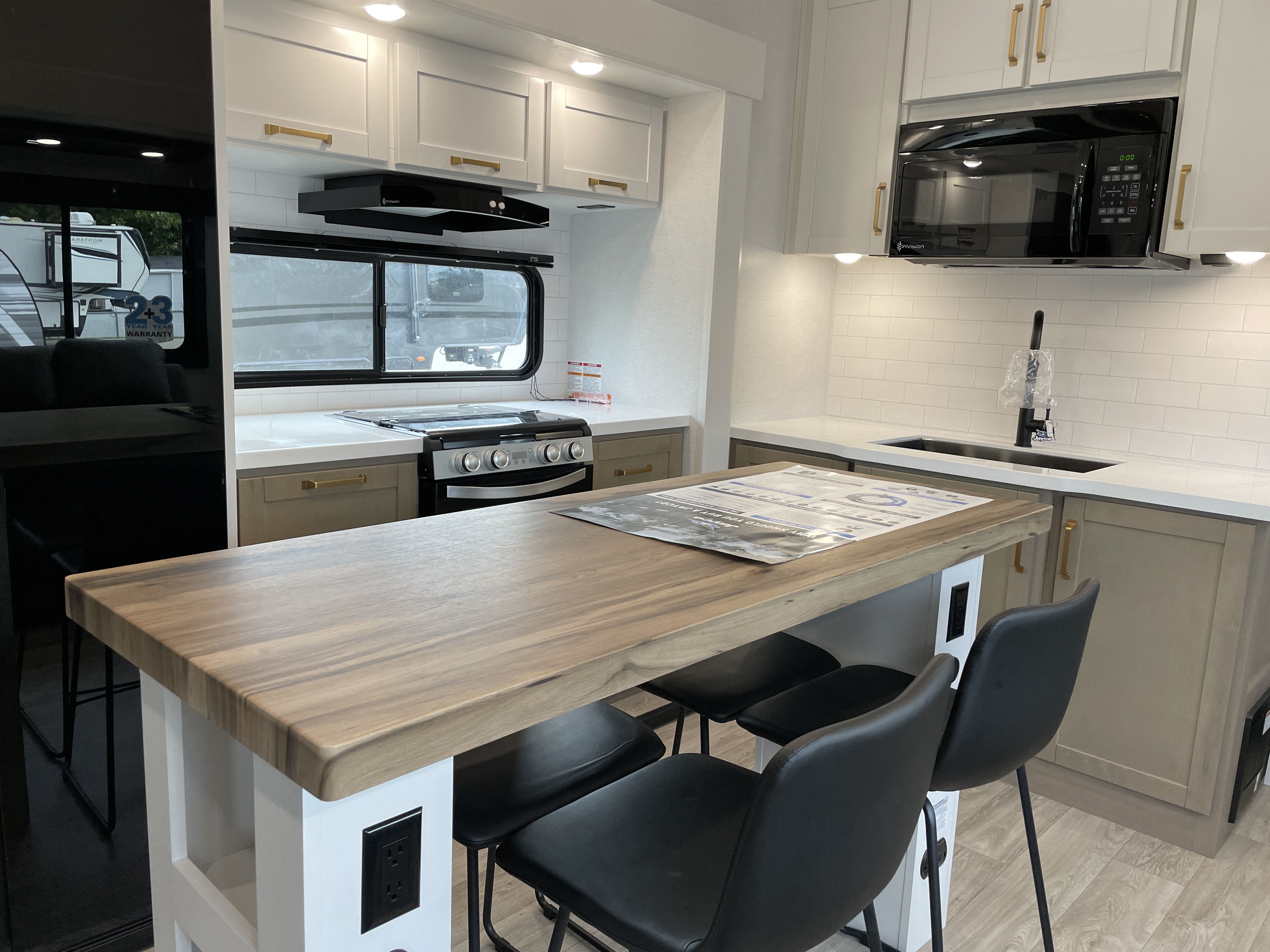 2027 Jayco Eagle 367TBTS, $ 75,995
