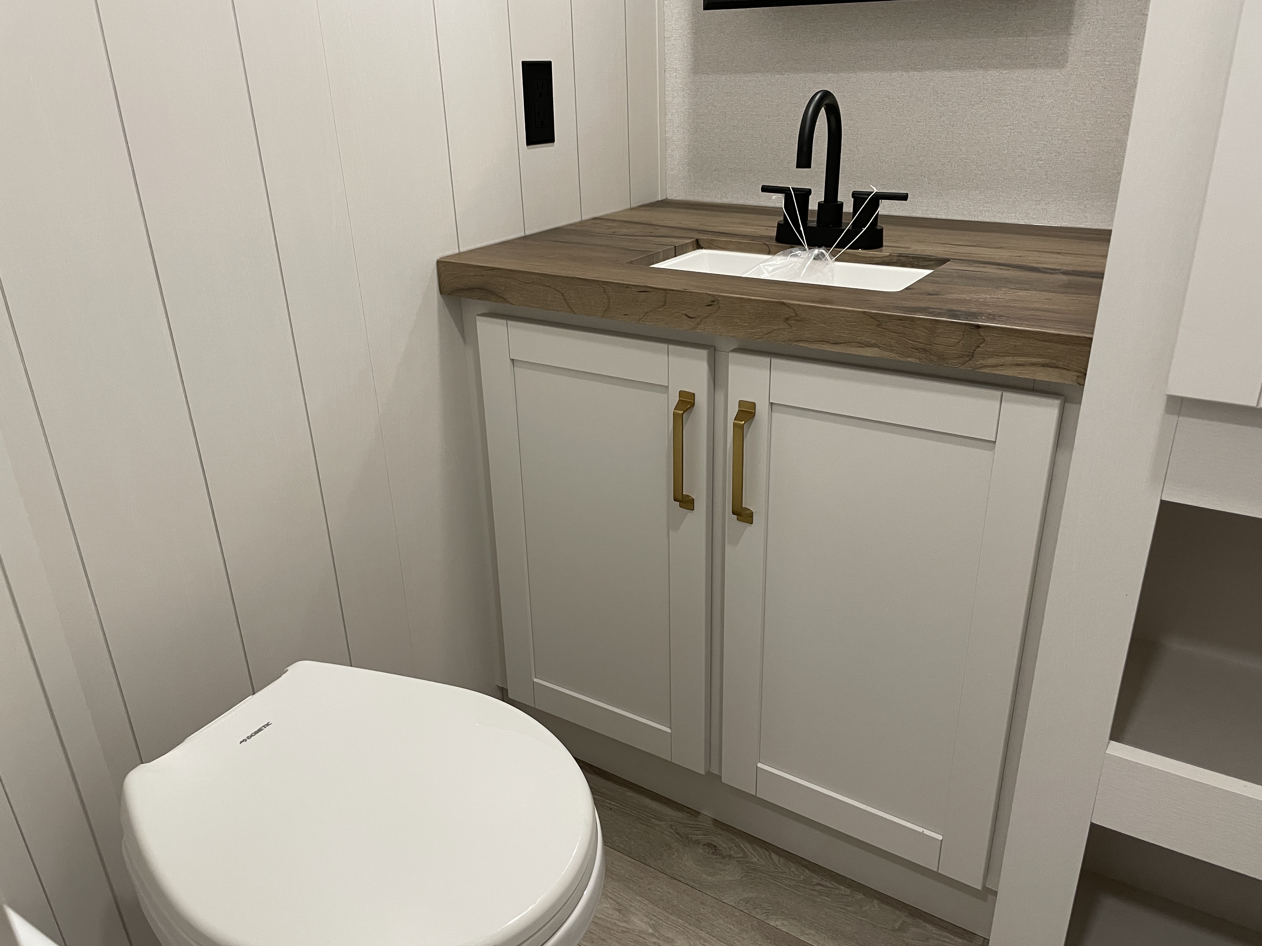 2027 Jayco Eagle 367TBTS, $ 75,995