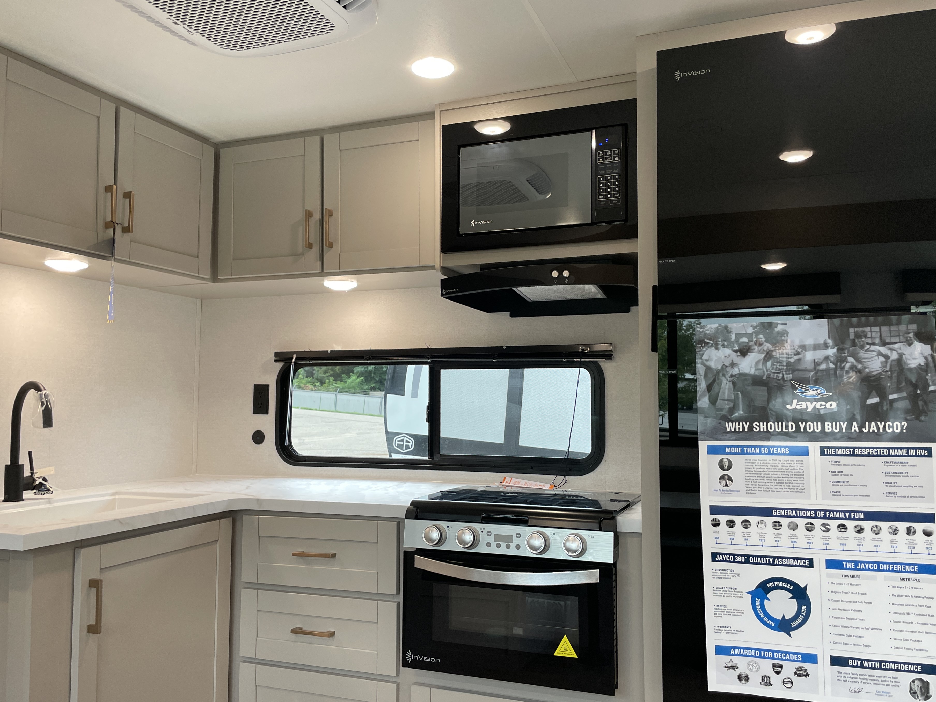 2027 Jayco Jay Flight 335BHS, $ 35,999