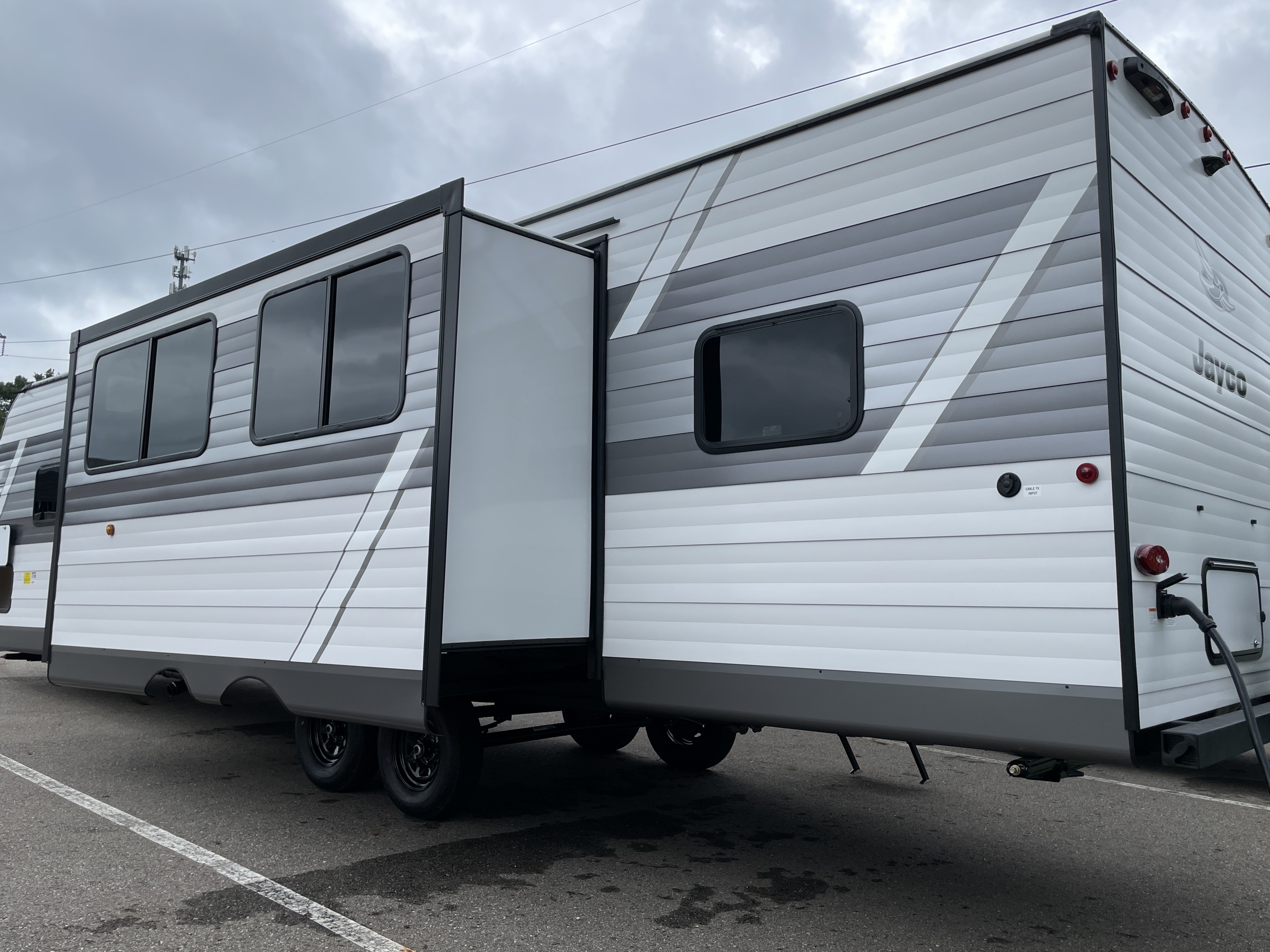 2027 Jayco Jay Flight 335BHS, $ 35,999