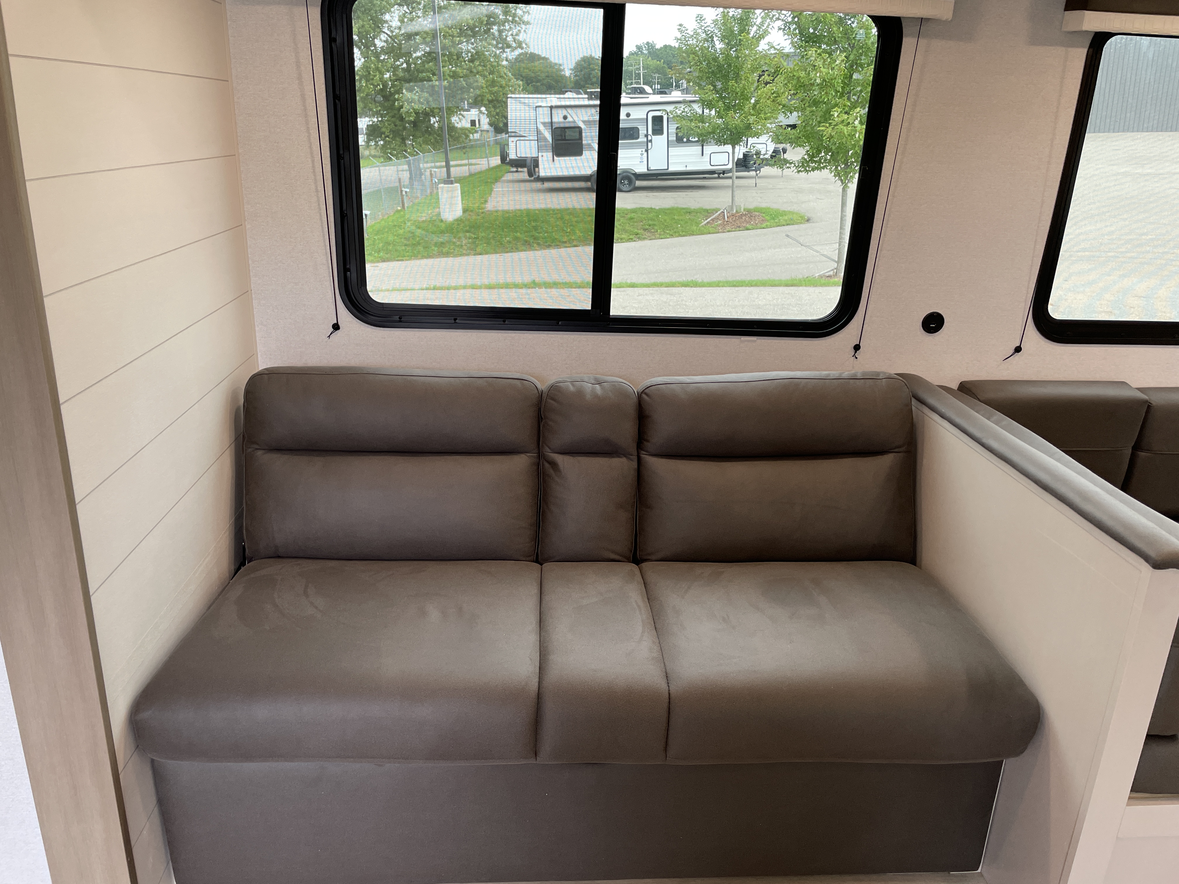 2027 Jayco Jay Flight 335BHS, $ 35,999