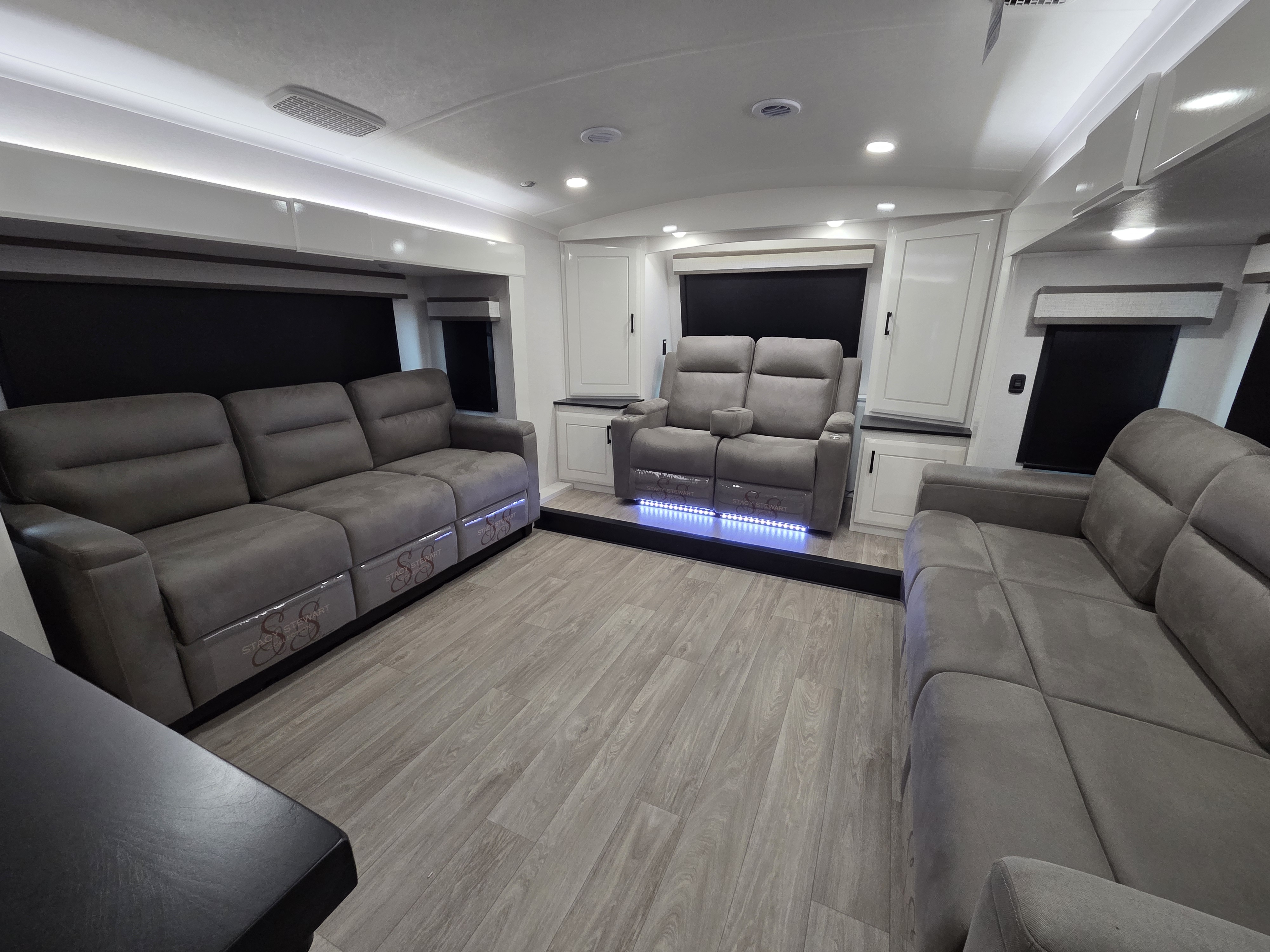 2027 Jayco Pinnacle 39FLOK, $ 144,999