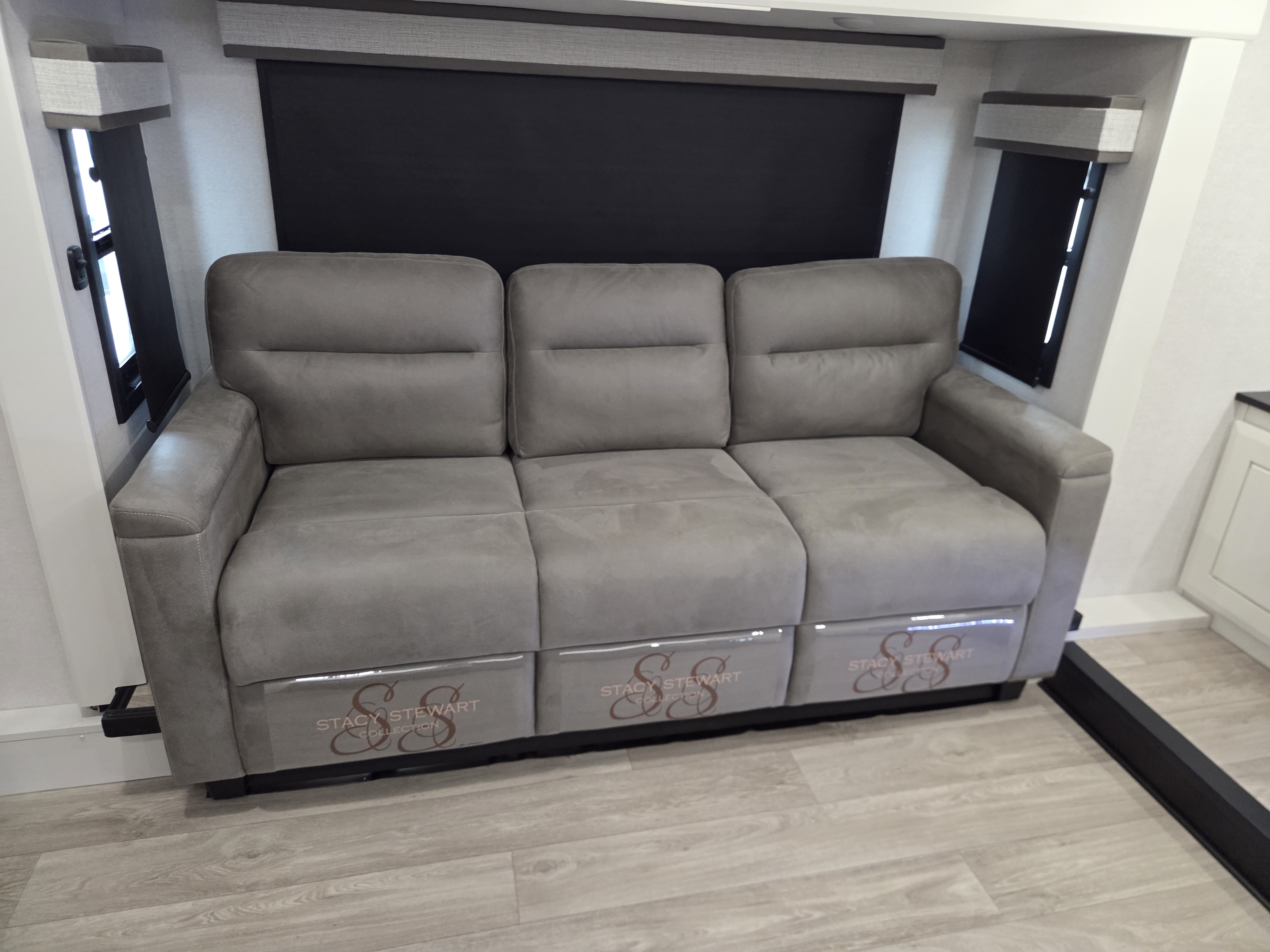 2027 Jayco Pinnacle 39FLOK, $ 144,999