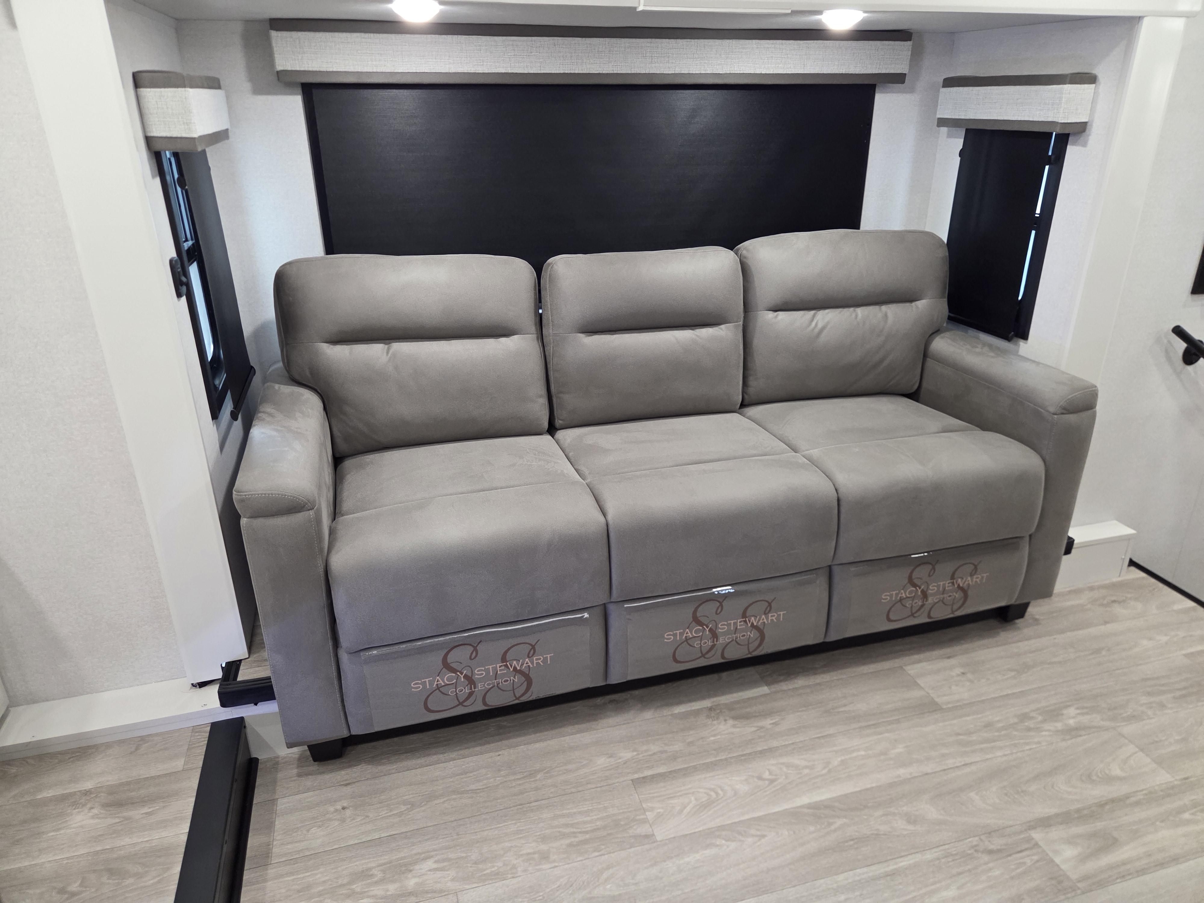 2027 Jayco Pinnacle 39FLOK, $ 144,999