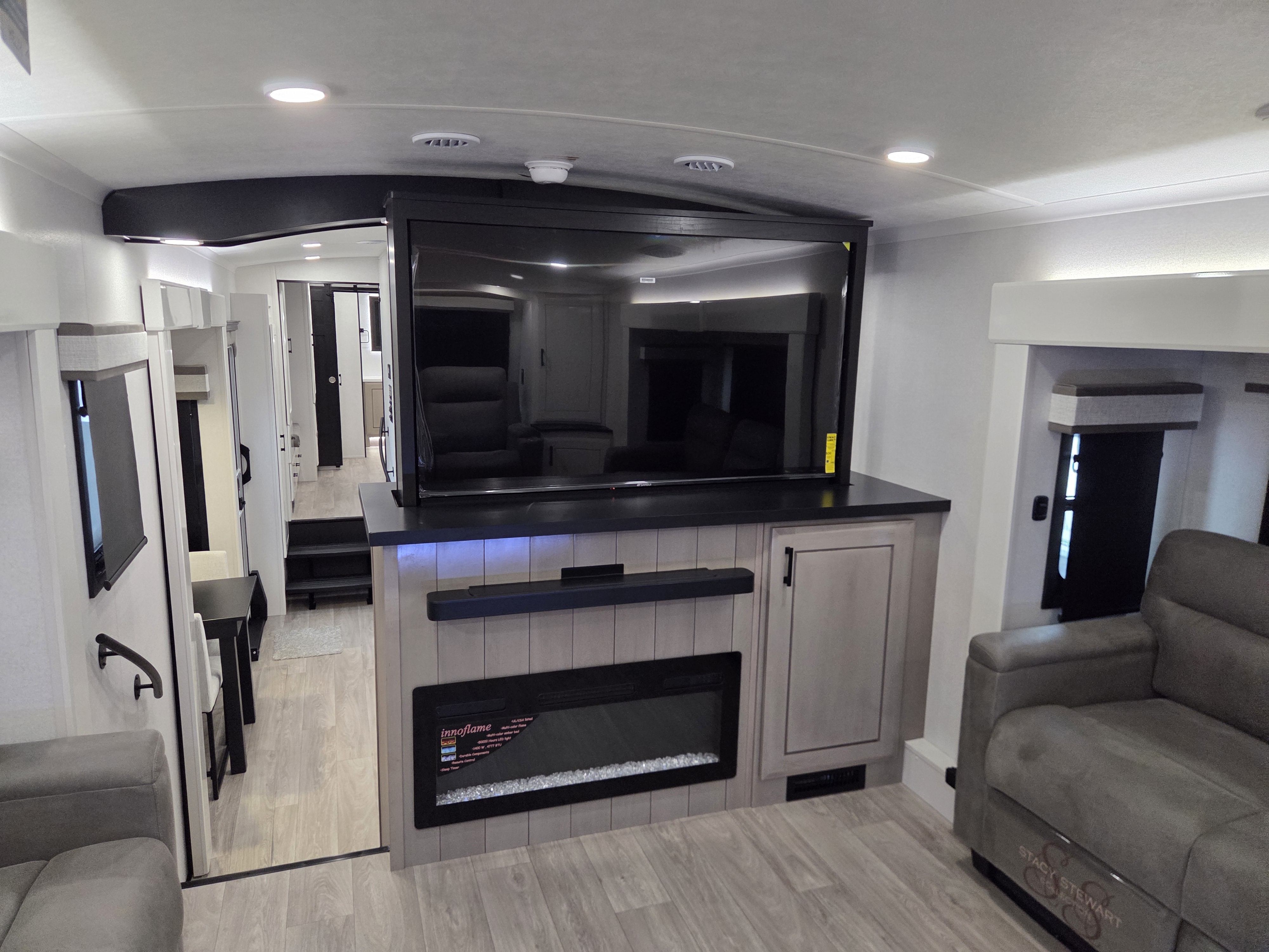 2027 Jayco Pinnacle 39FLOK, $ 144,999