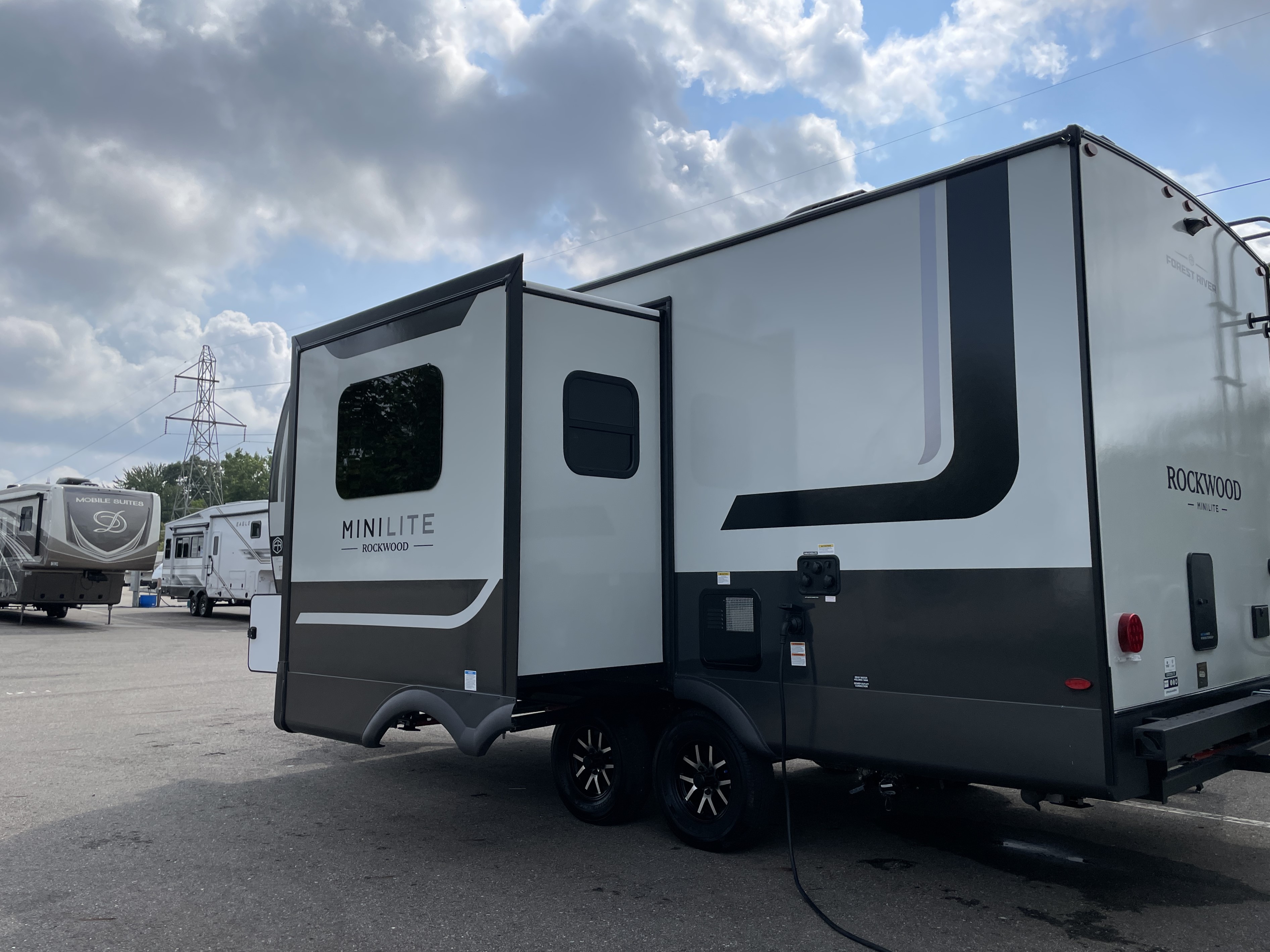 2027 Forest River Rockwood Mini Lite 2205S, $ 39,950