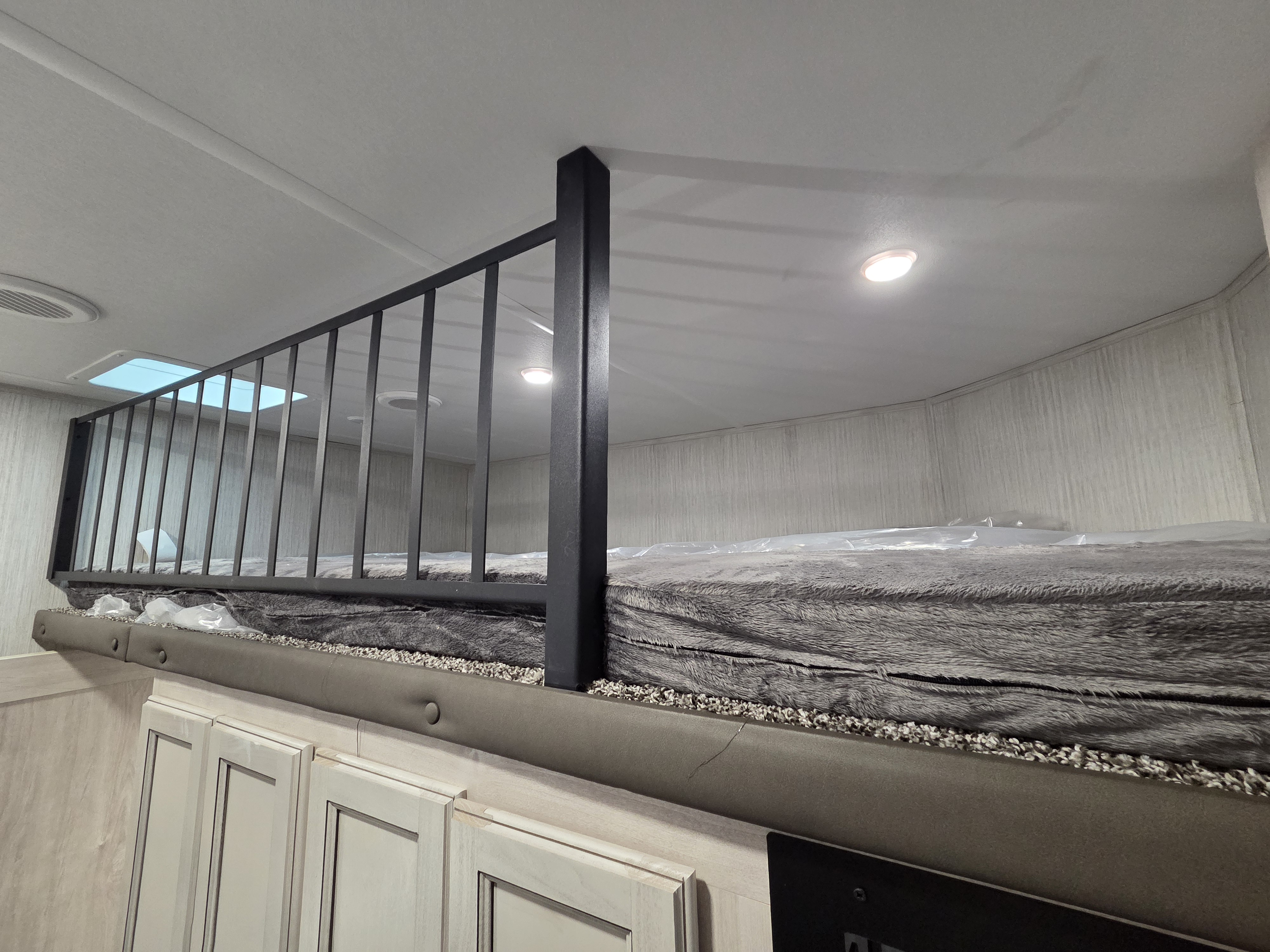 2022 Forest River Sandpiper 3330BH, $ 49,999